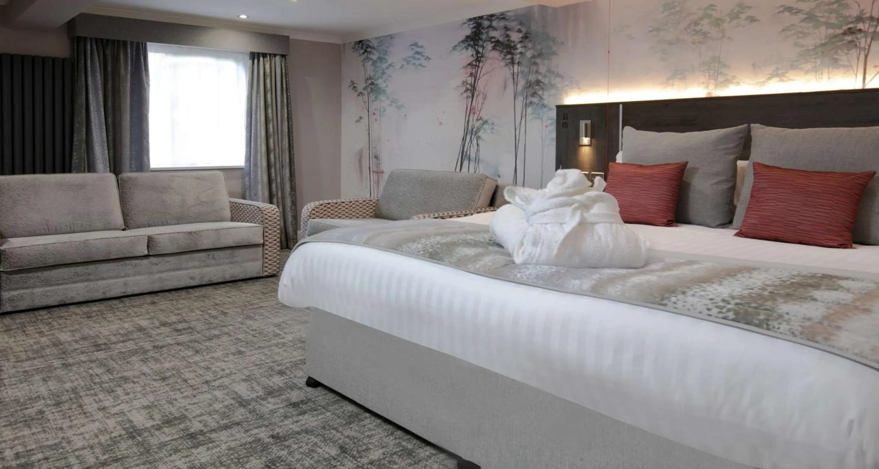 Lounge or bar, Bed in Barton Manor Hotel & Spa; BW Signature Collection