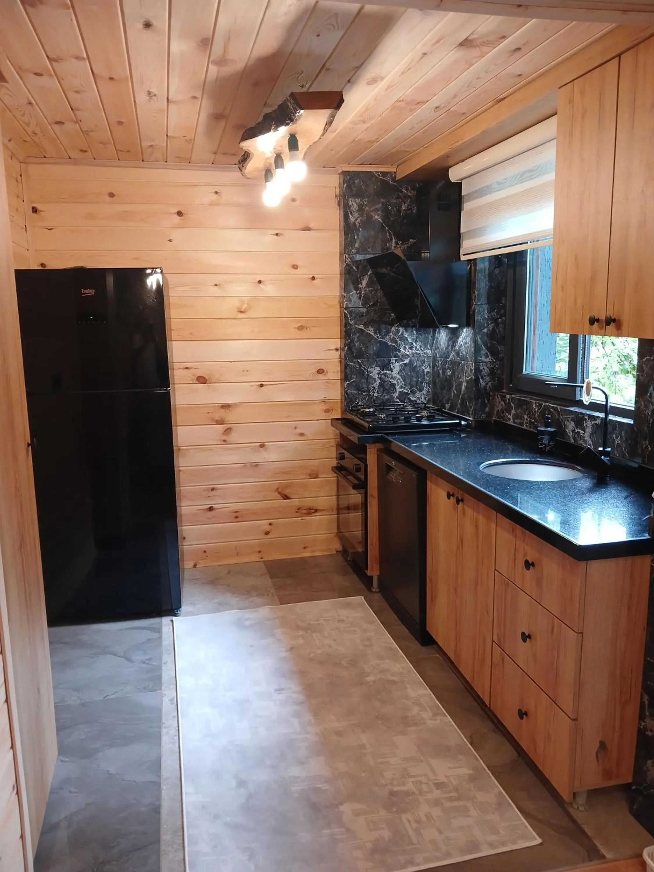 Kitchen or kitchenette in Mezrasuit Bungalov