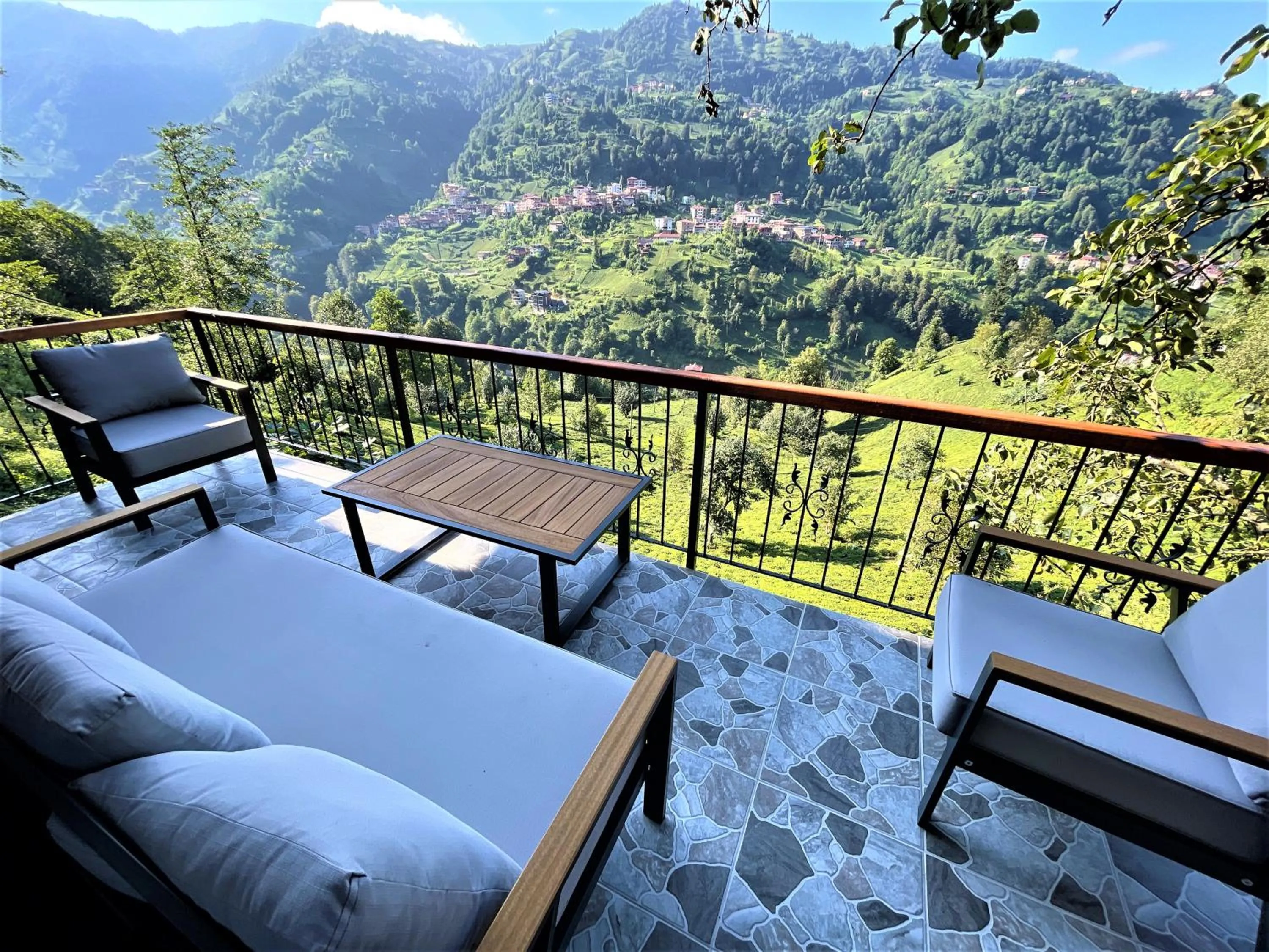 Day in Mezrasuit Bungalov