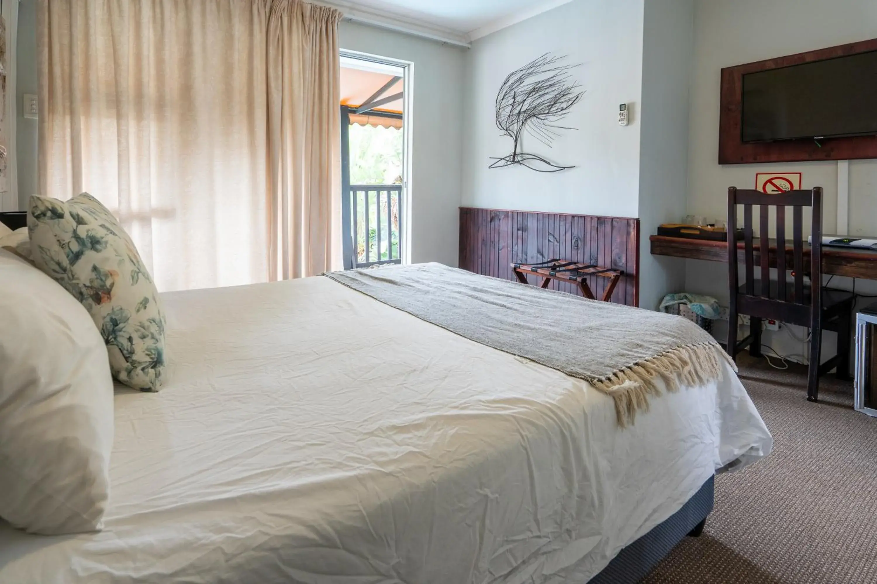 Deluxe Double Room in Boma Lodge Deluxe Double Room in Boma Lodge