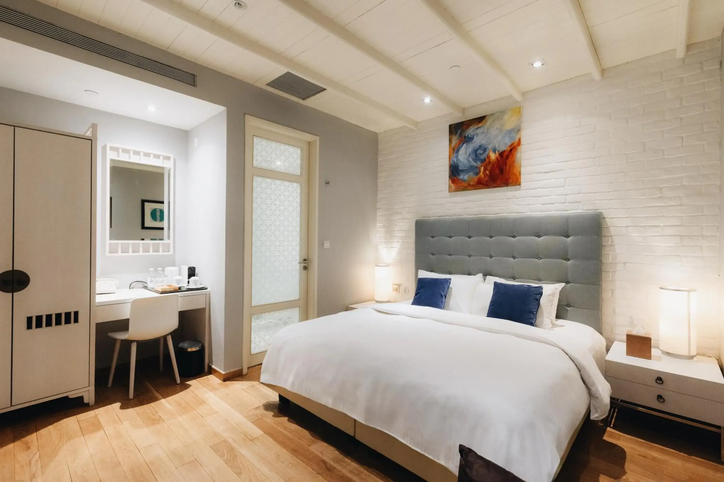 Premier King Room without Window in Hotel NuVe Heritage Premier King Room without Window in Hotel NuVe Heritage