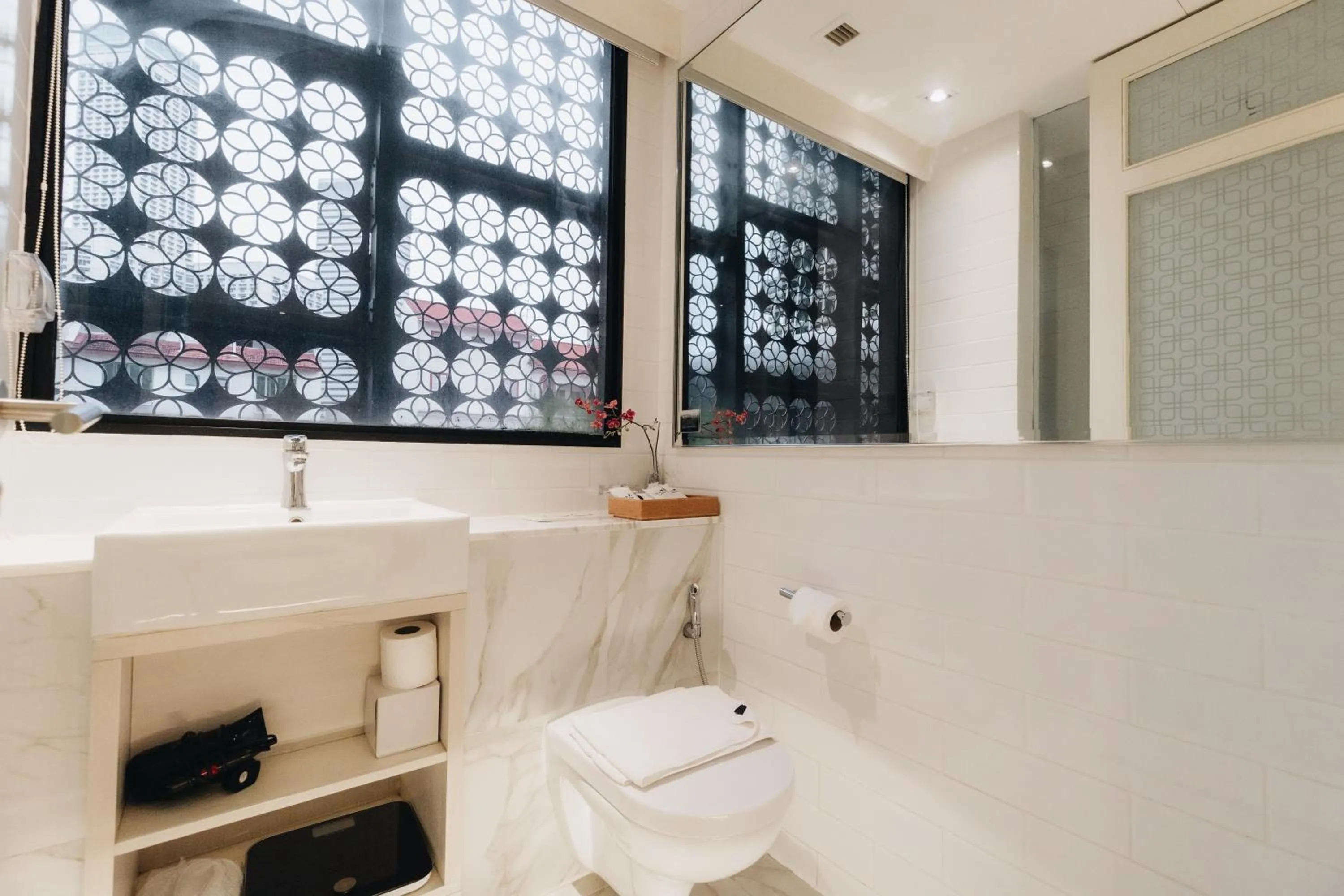 Toilet in Hotel NuVe Heritage