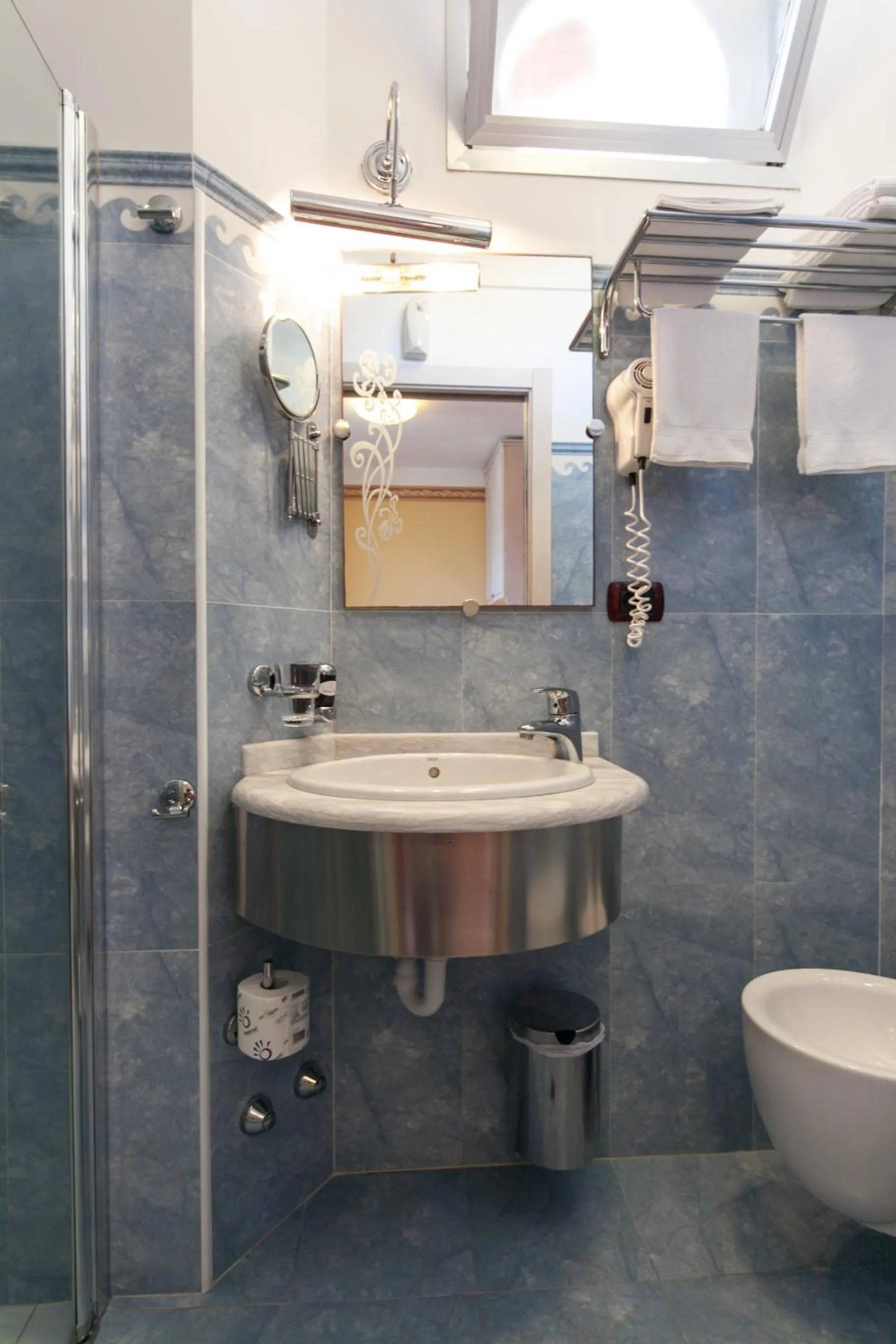 Shower in Hotel Flamingo