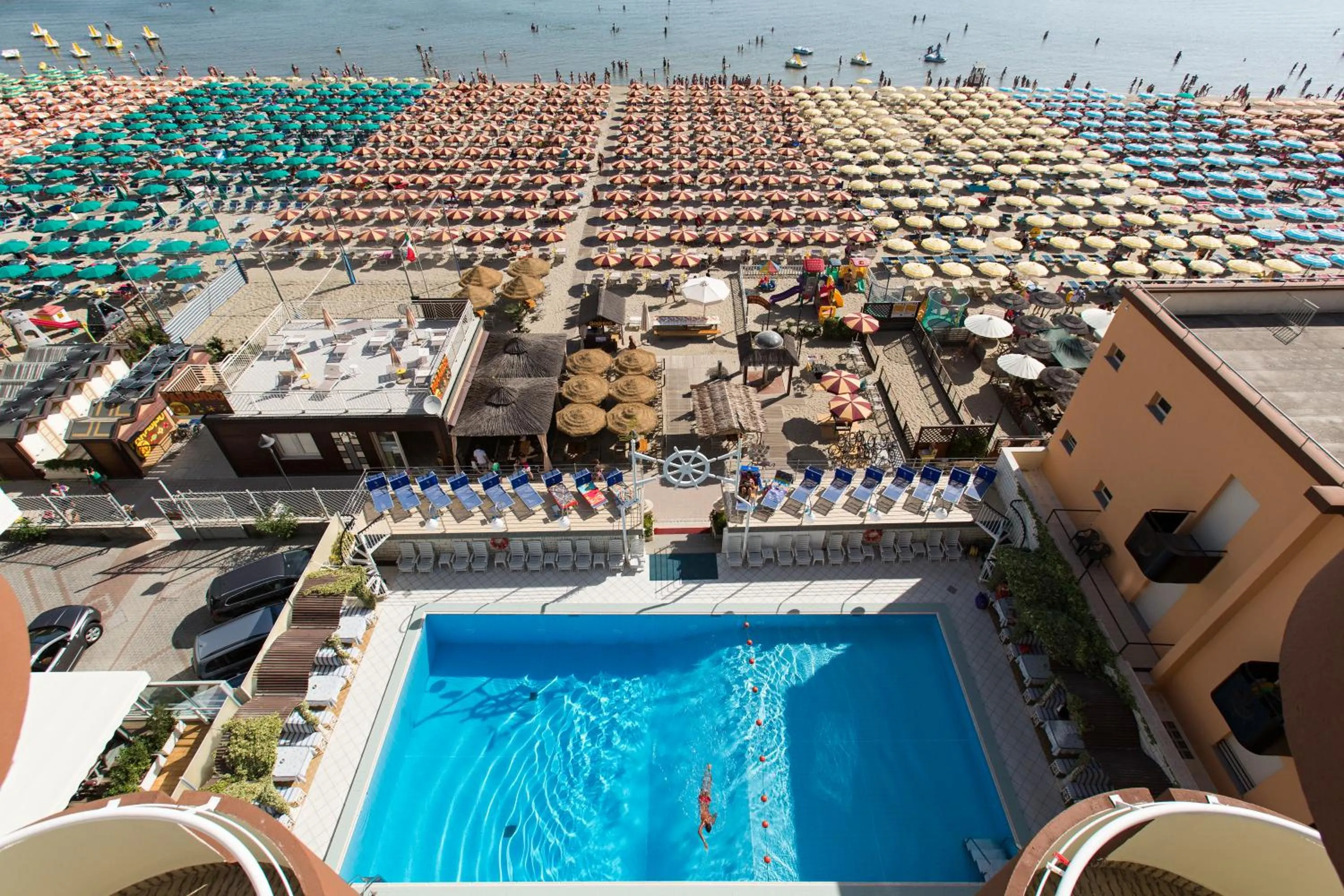 Day in Hotel Flamingo