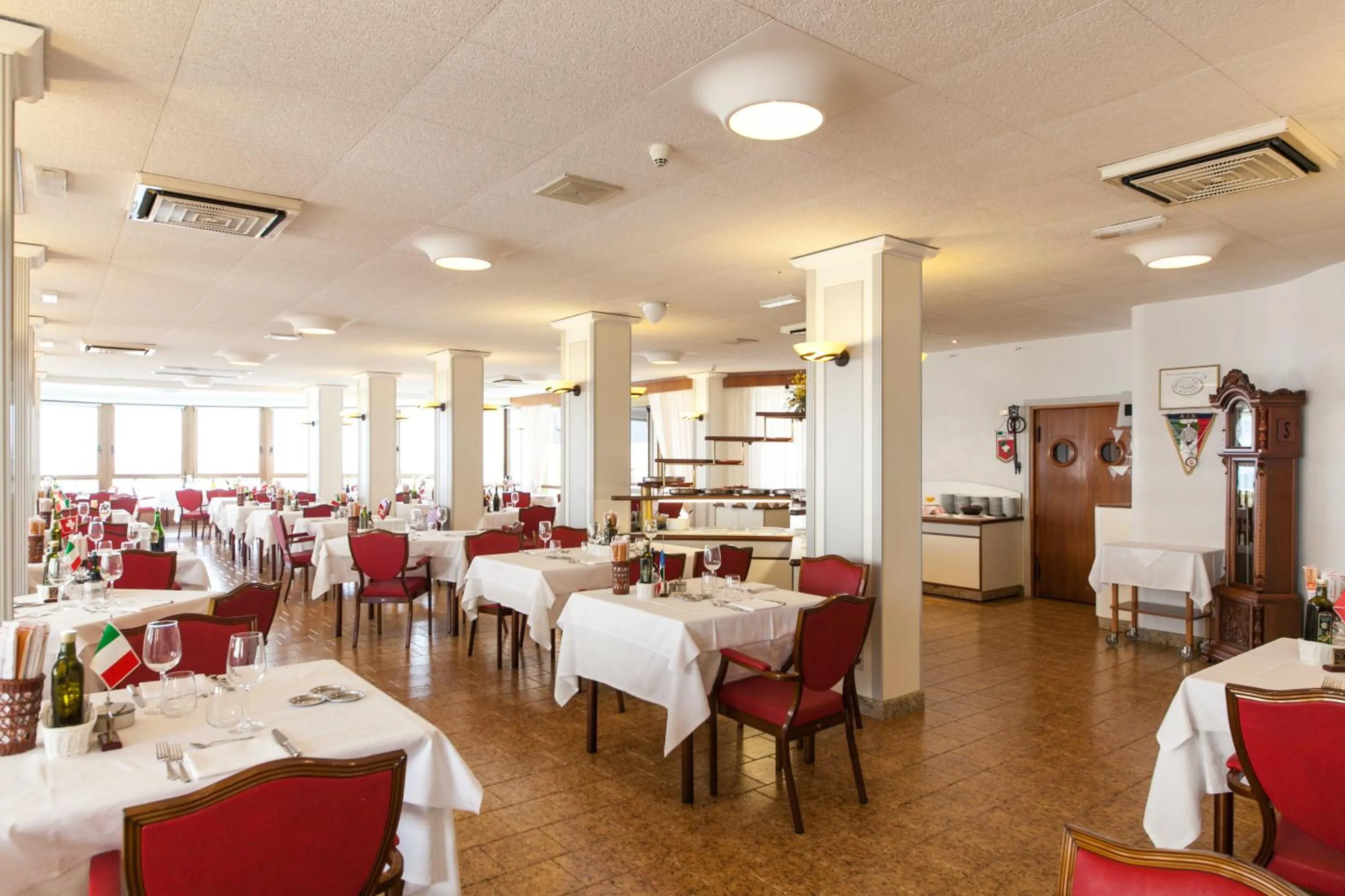 Restaurant/places to eat in Hotel Flamingo