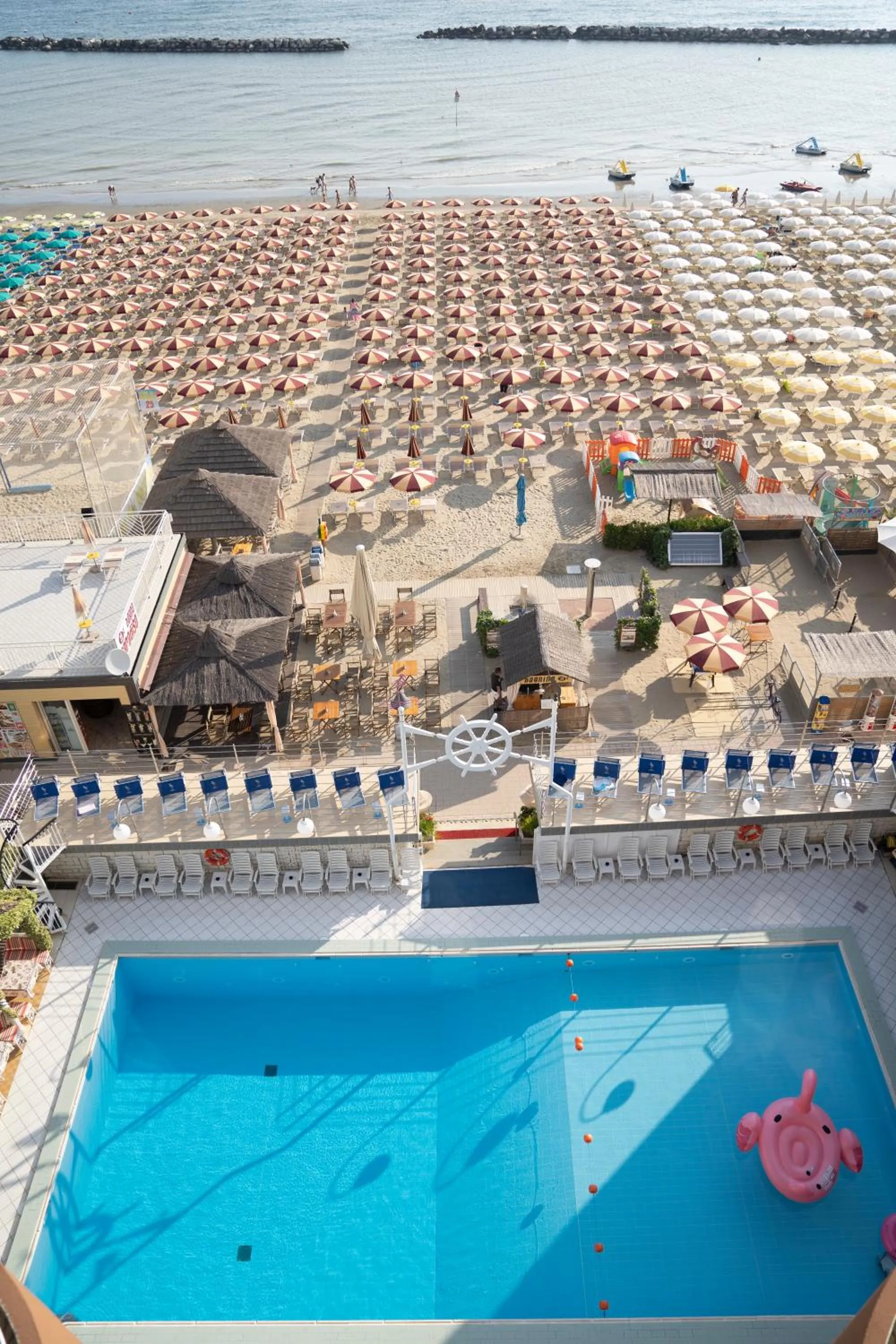 Pool view in Hotel Flamingo