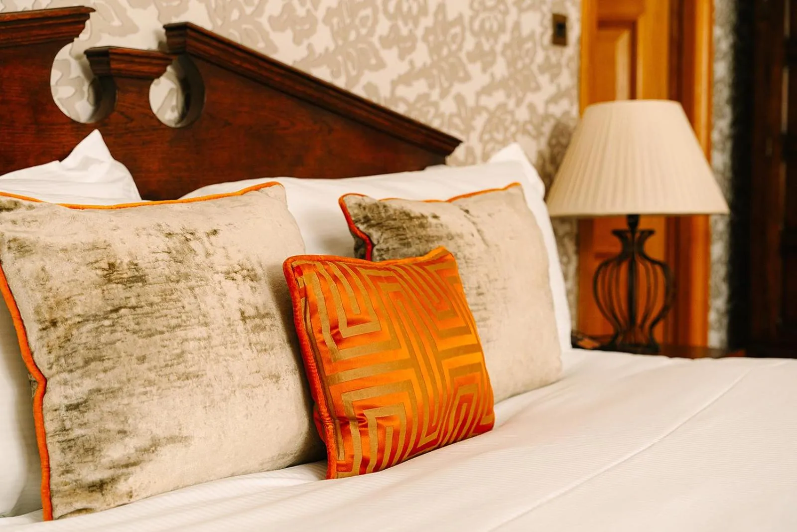 Bedroom, Bed in Lainston House