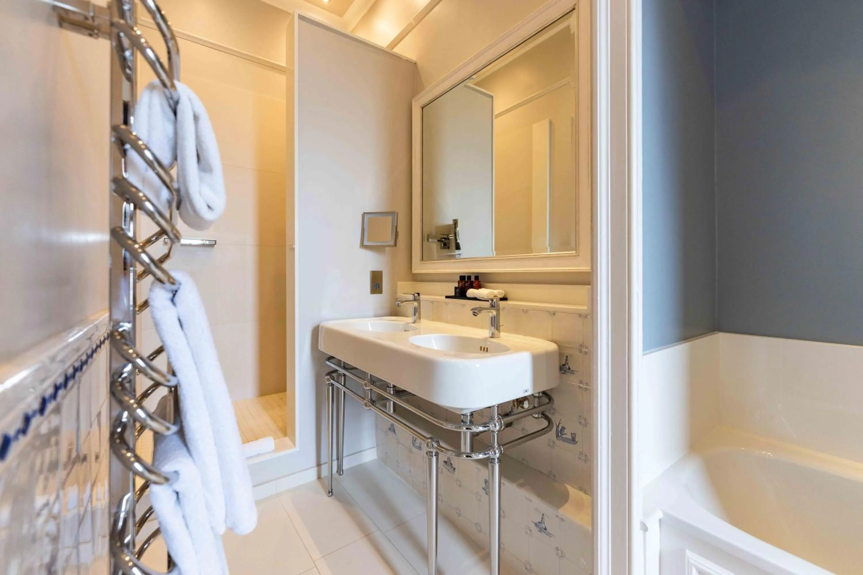 Bathroom in Lainston House