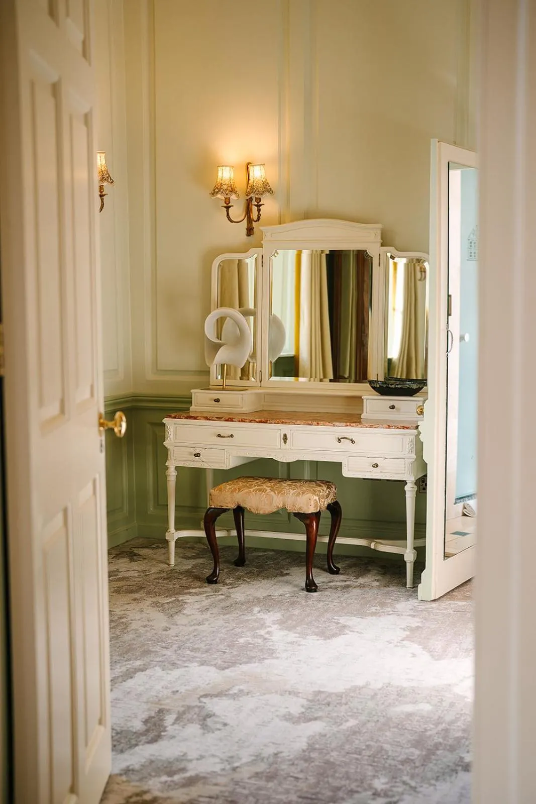 Bedroom in Lainston House