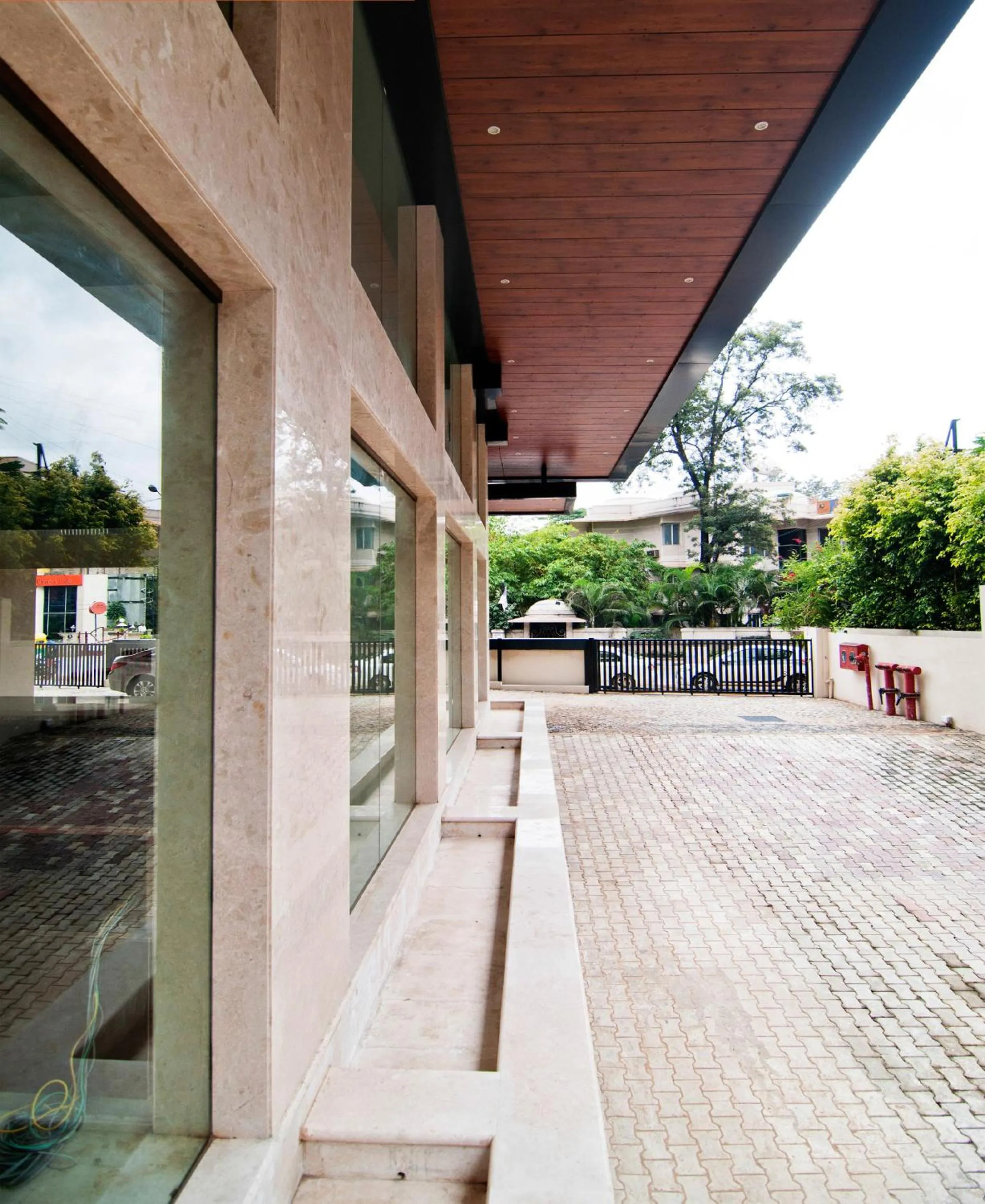 Area and facilities in The Cunningham Hotel Bangalore