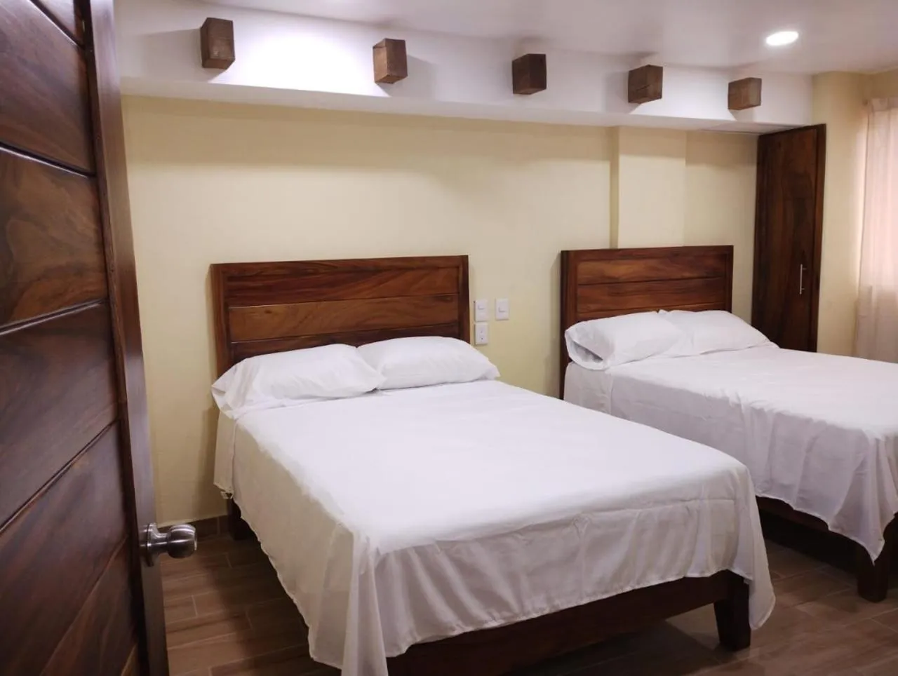 Photo of the whole room in Hotel Rio Mar