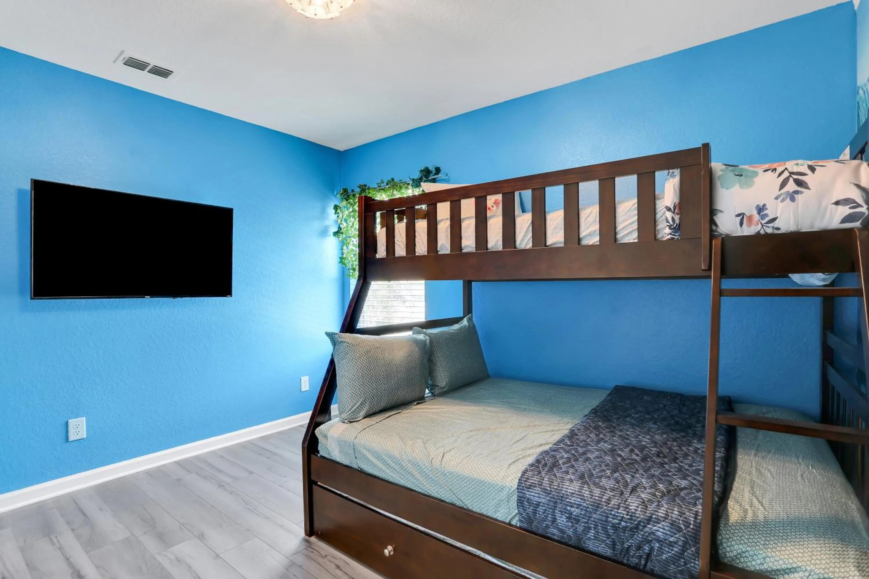 Bed in Themed Luxury 6BR Getaway with Resort Amenities