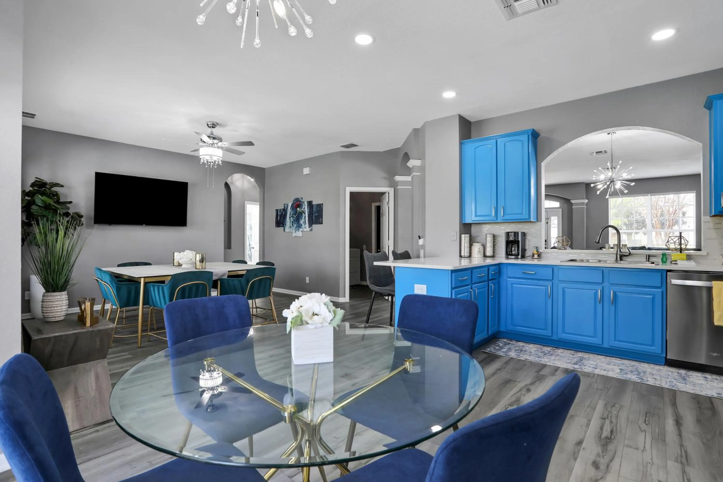 Themed Luxury 6BR Getaway with Resort Amenities