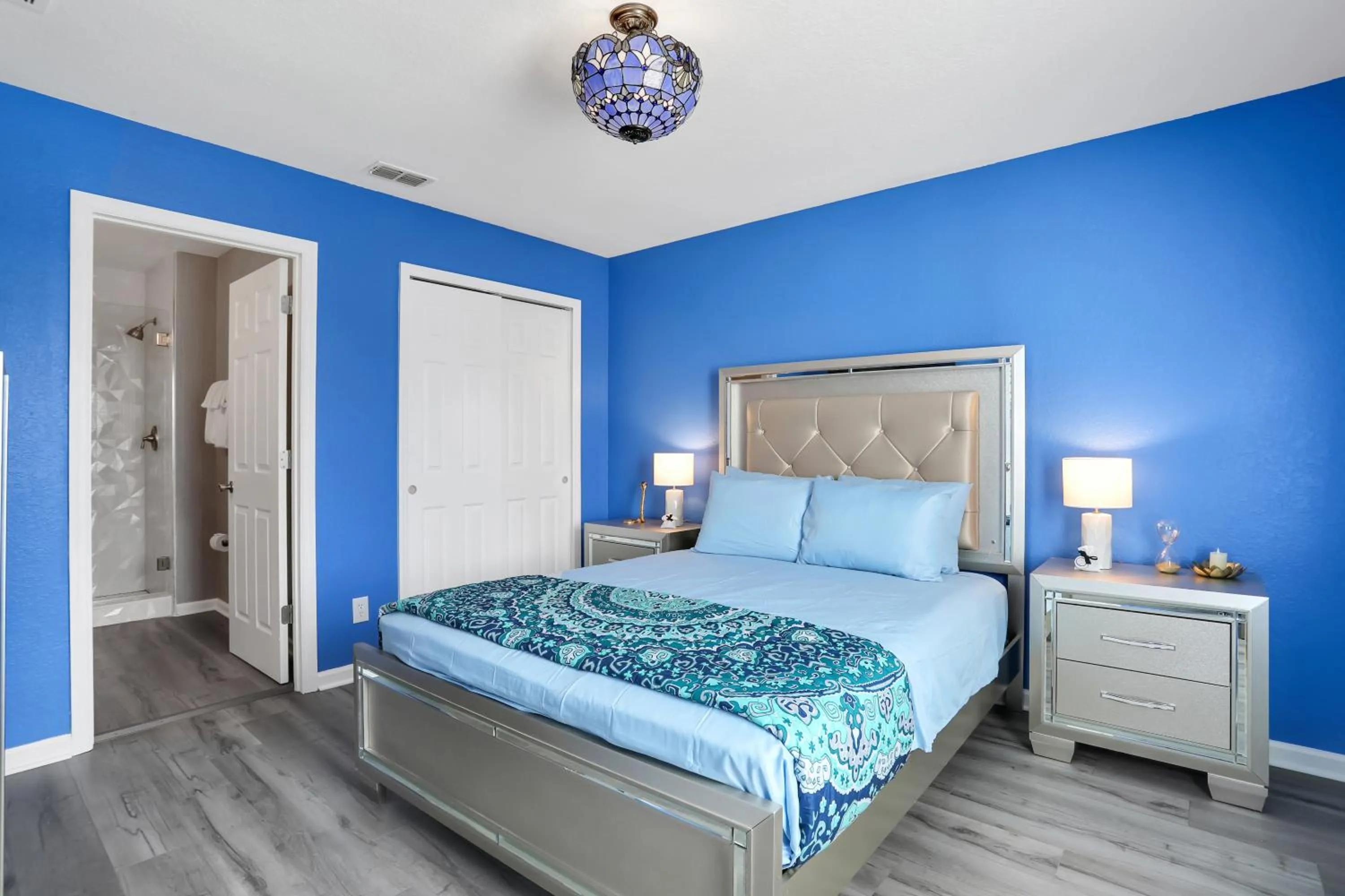 Bed in Themed Luxury 6BR Getaway with Resort Amenities