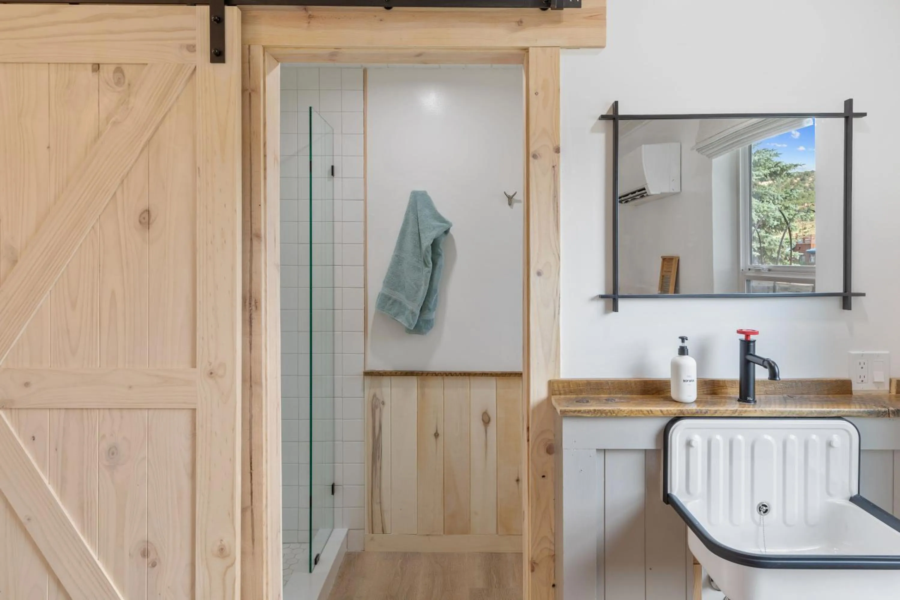 Shower in Hotel Palomino