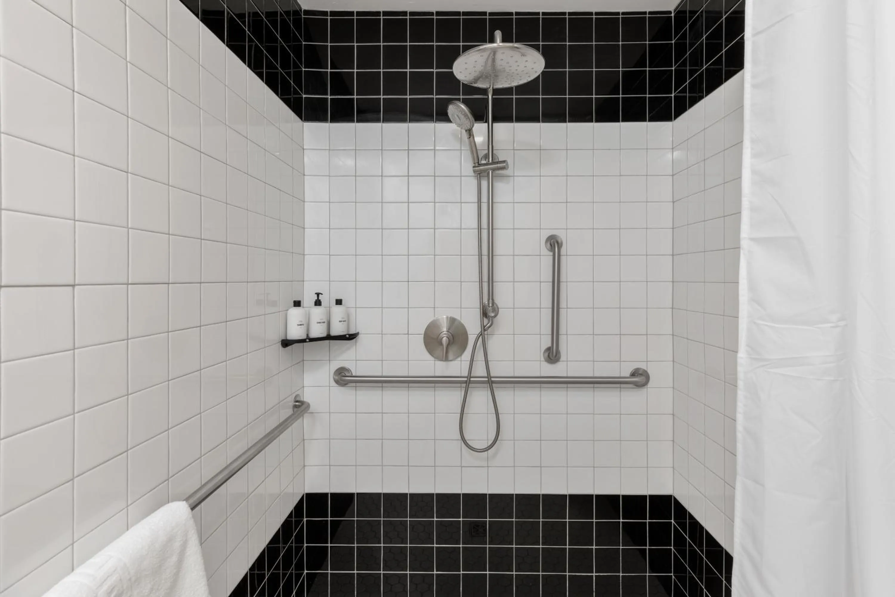 Shower in Hotel Palomino