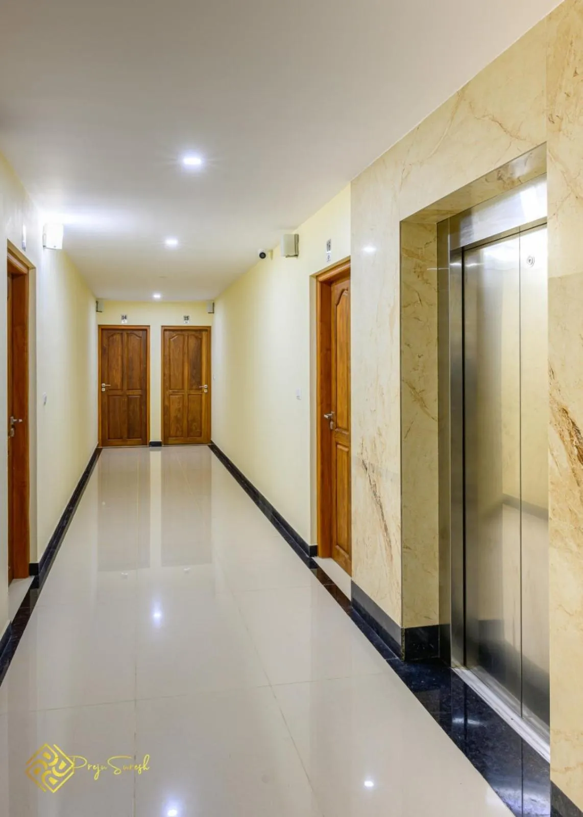 elevator in Daffodils Luxury Airport Suites