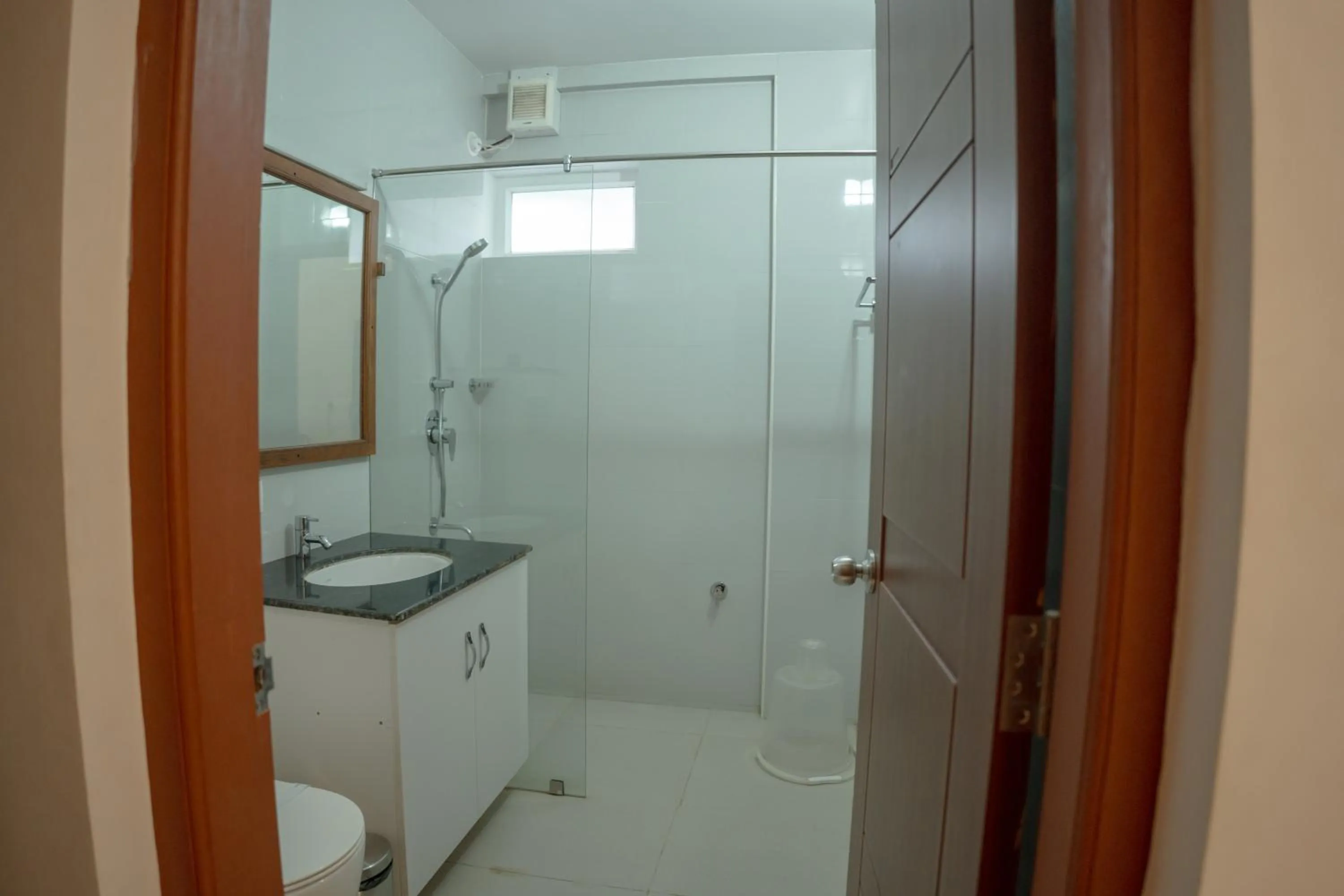 Shower in Daffodils Luxury Airport Suites