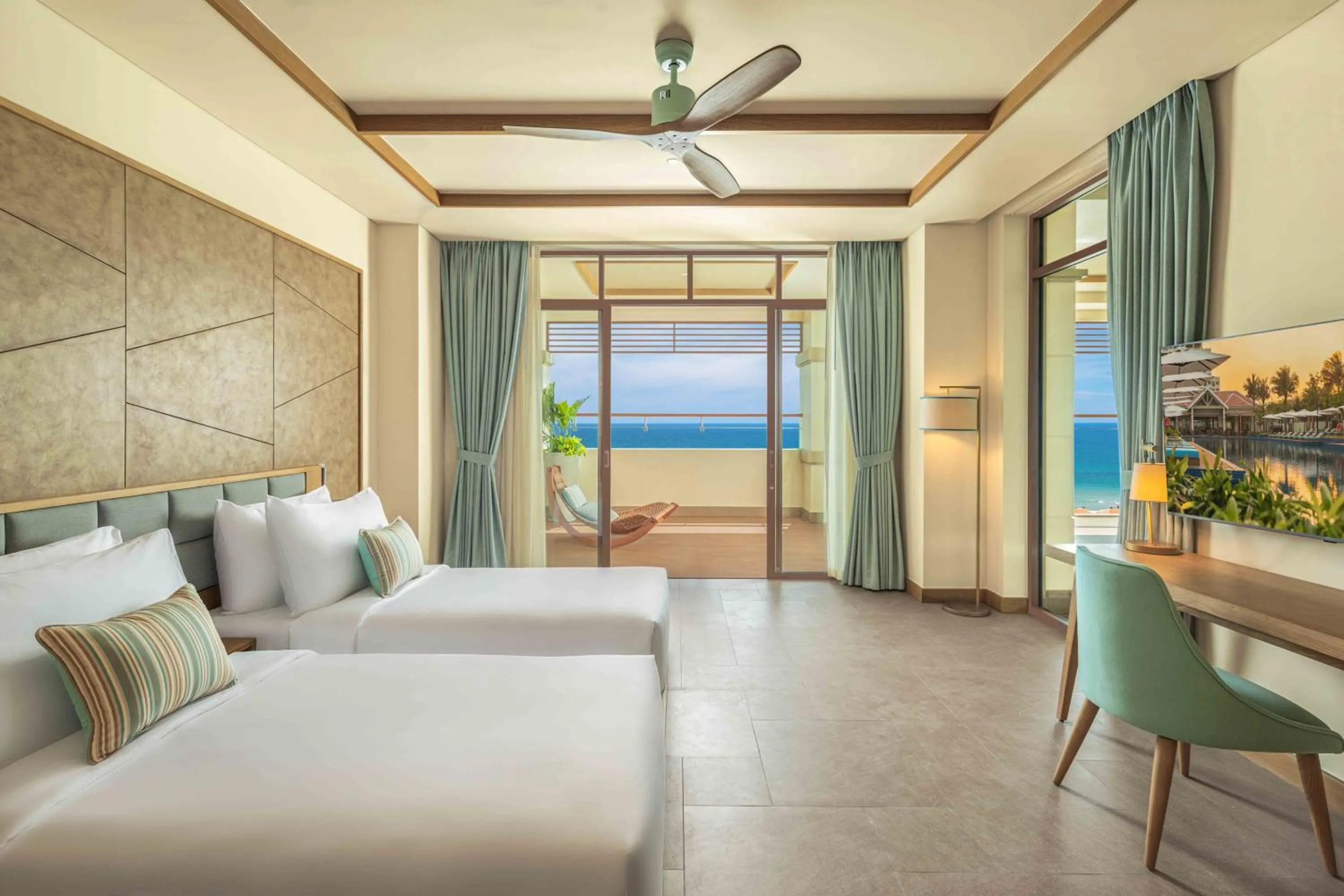 Bed in Fusion Resort and Villas Da Nang