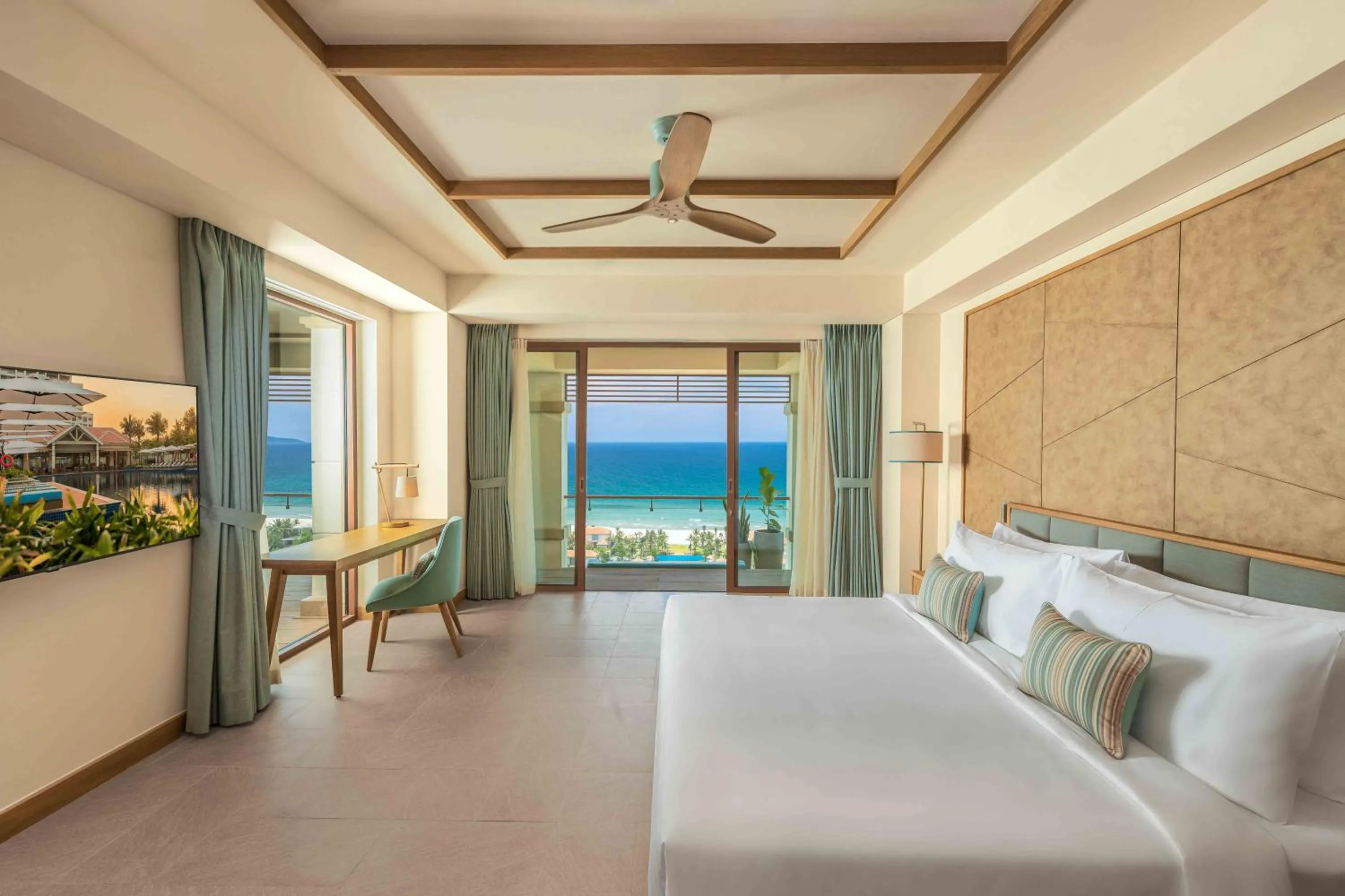 Bed in Fusion Resort and Villas Da Nang