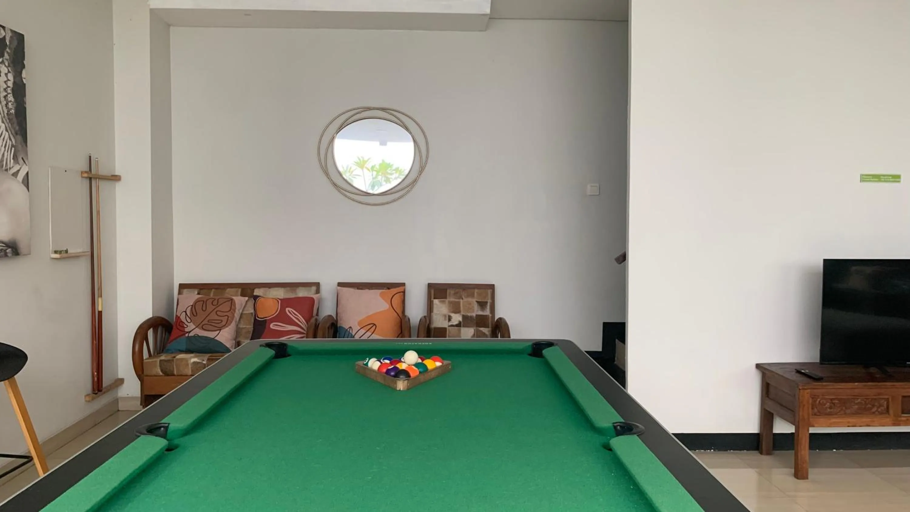 Communal lounge/ TV room in The BALIem Villa