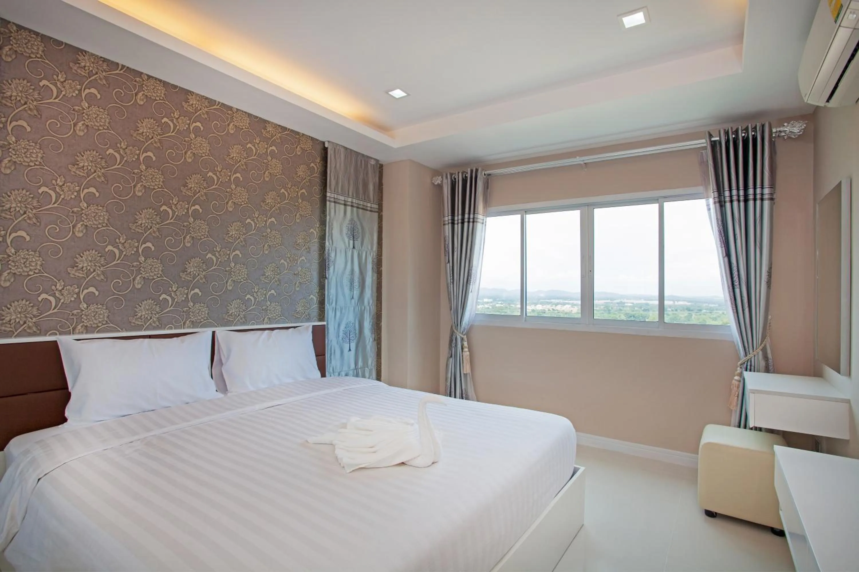 Bedroom in ROYAL GRAND PATTAYA
