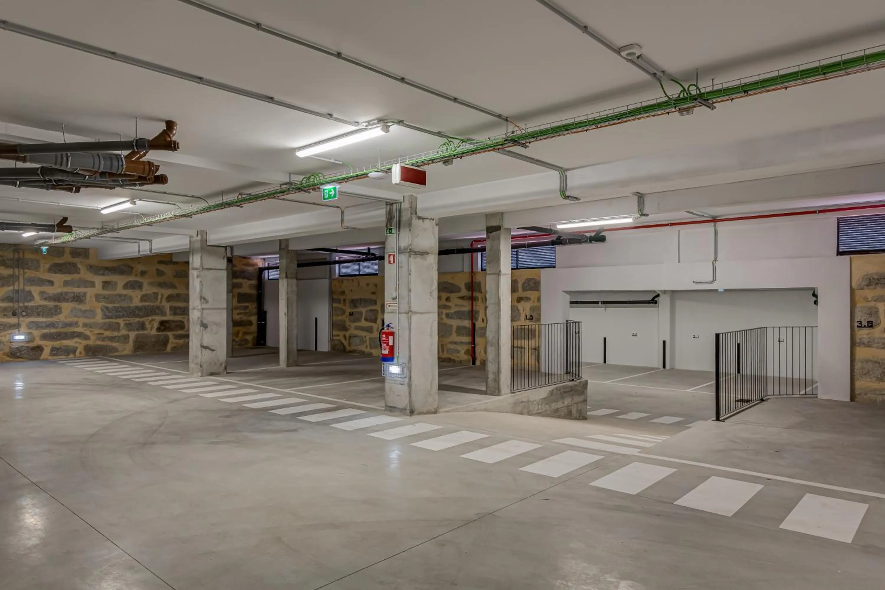 Parking in Blissful Suites Porto by gaiarooms