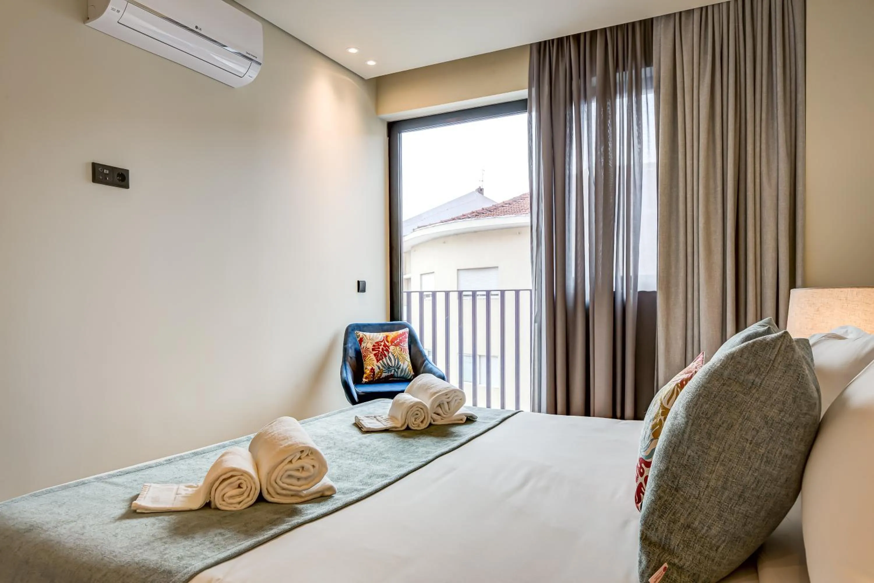 Bed in Blissful Suites Porto by gaiarooms