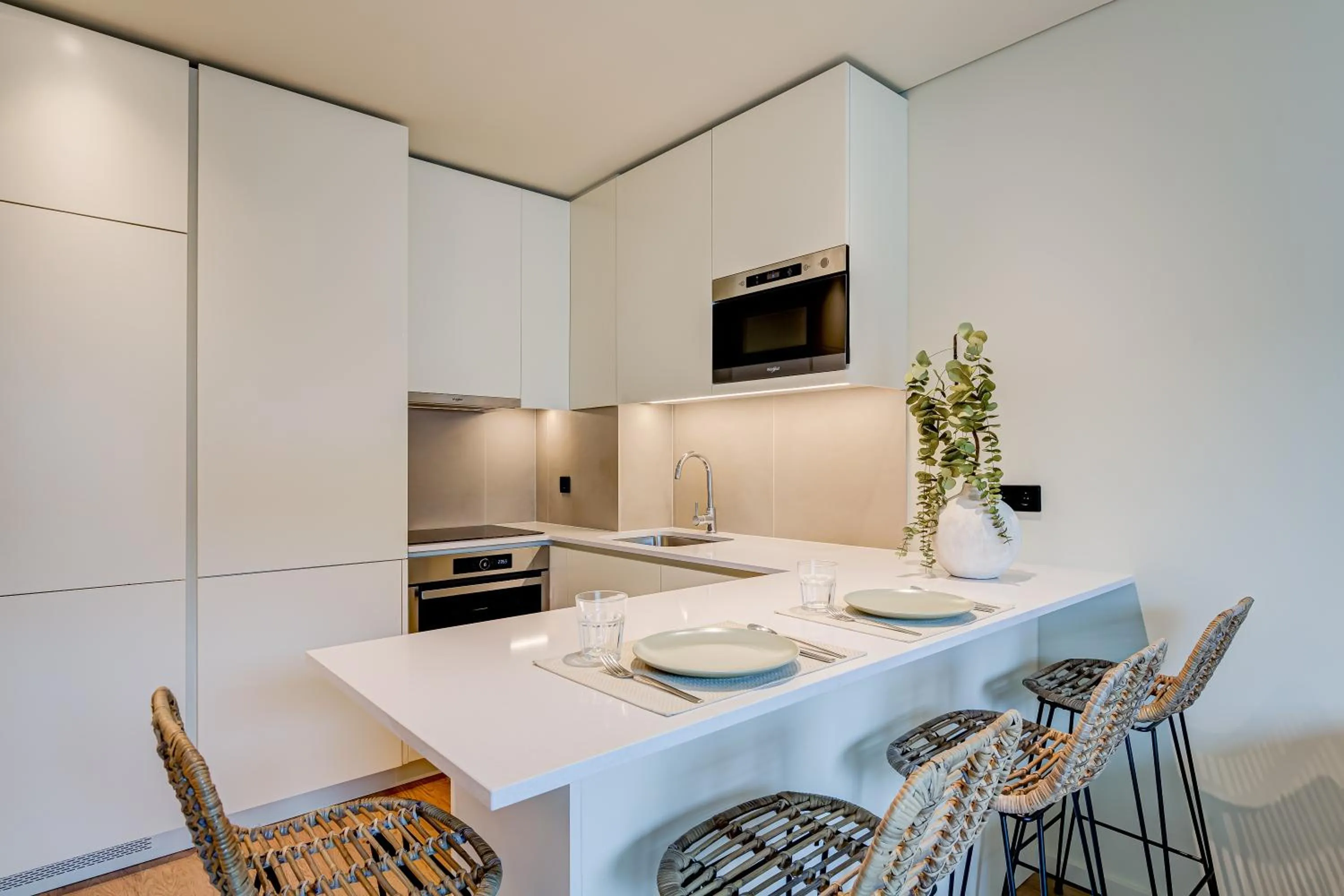 Kitchen or kitchenette in Blissful Suites Porto by gaiarooms