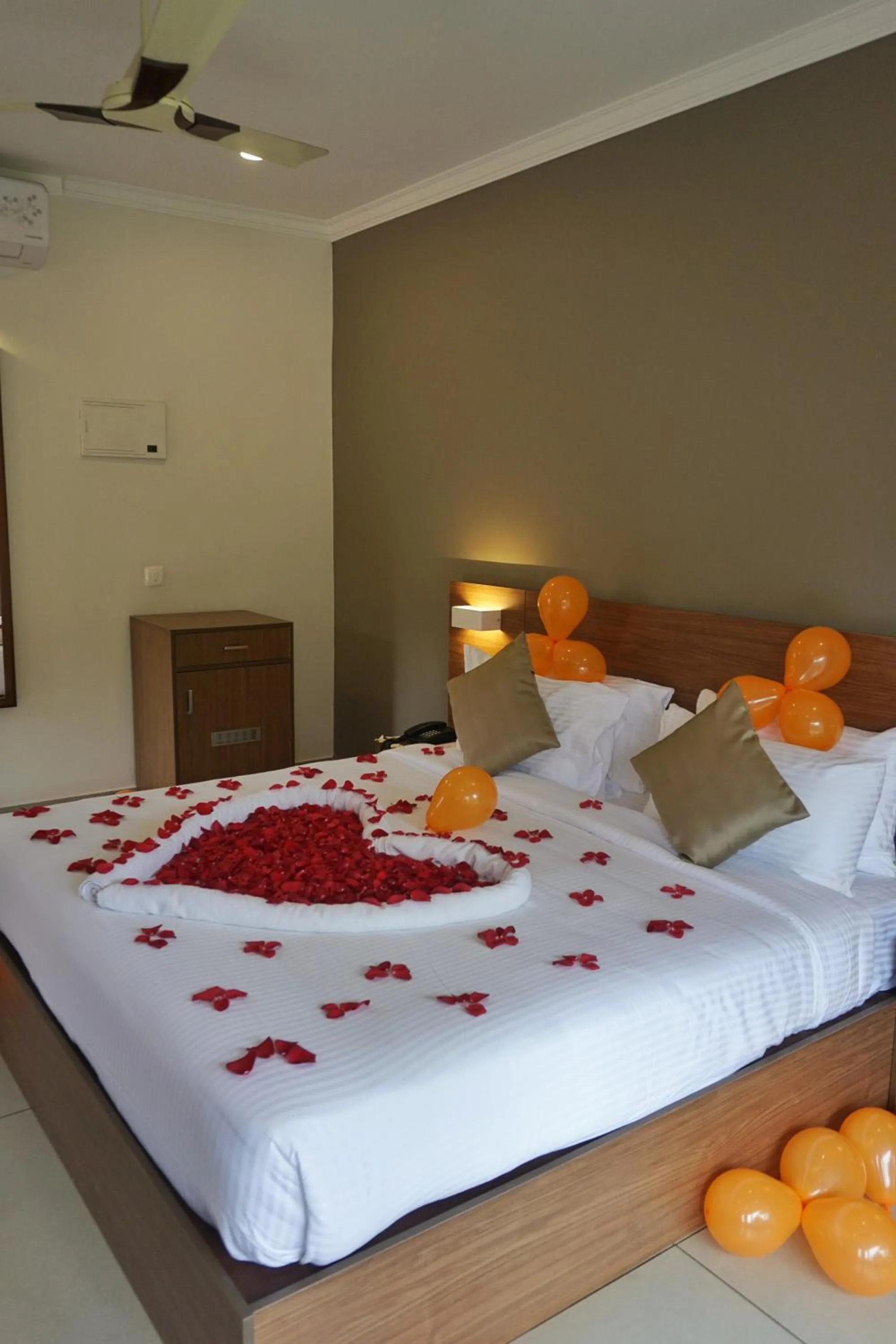 Bed in Riverdale Munnar Resorts & Spa