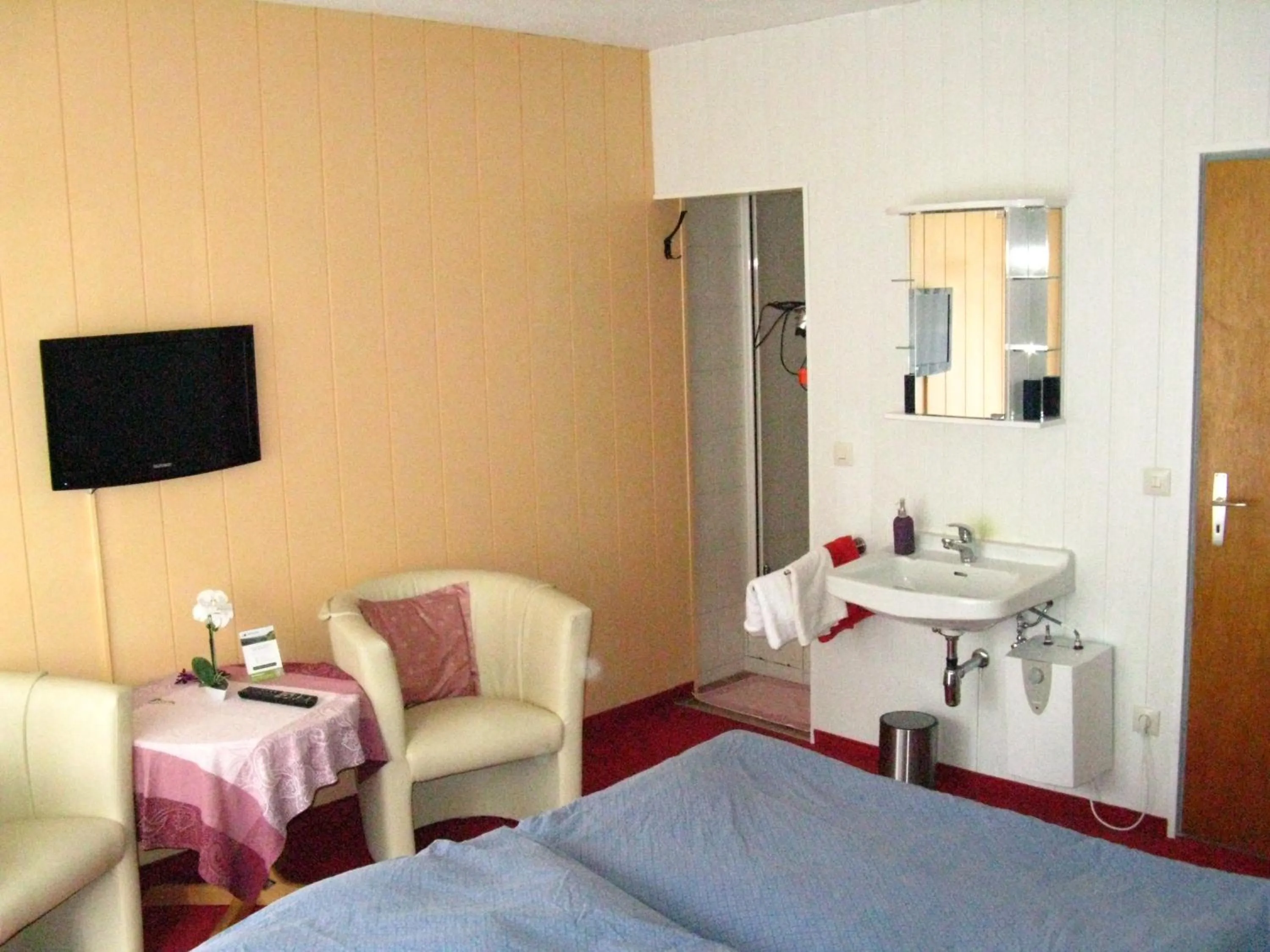 Bedroom, Bed in Bio-Hotel Zum Forsthaus