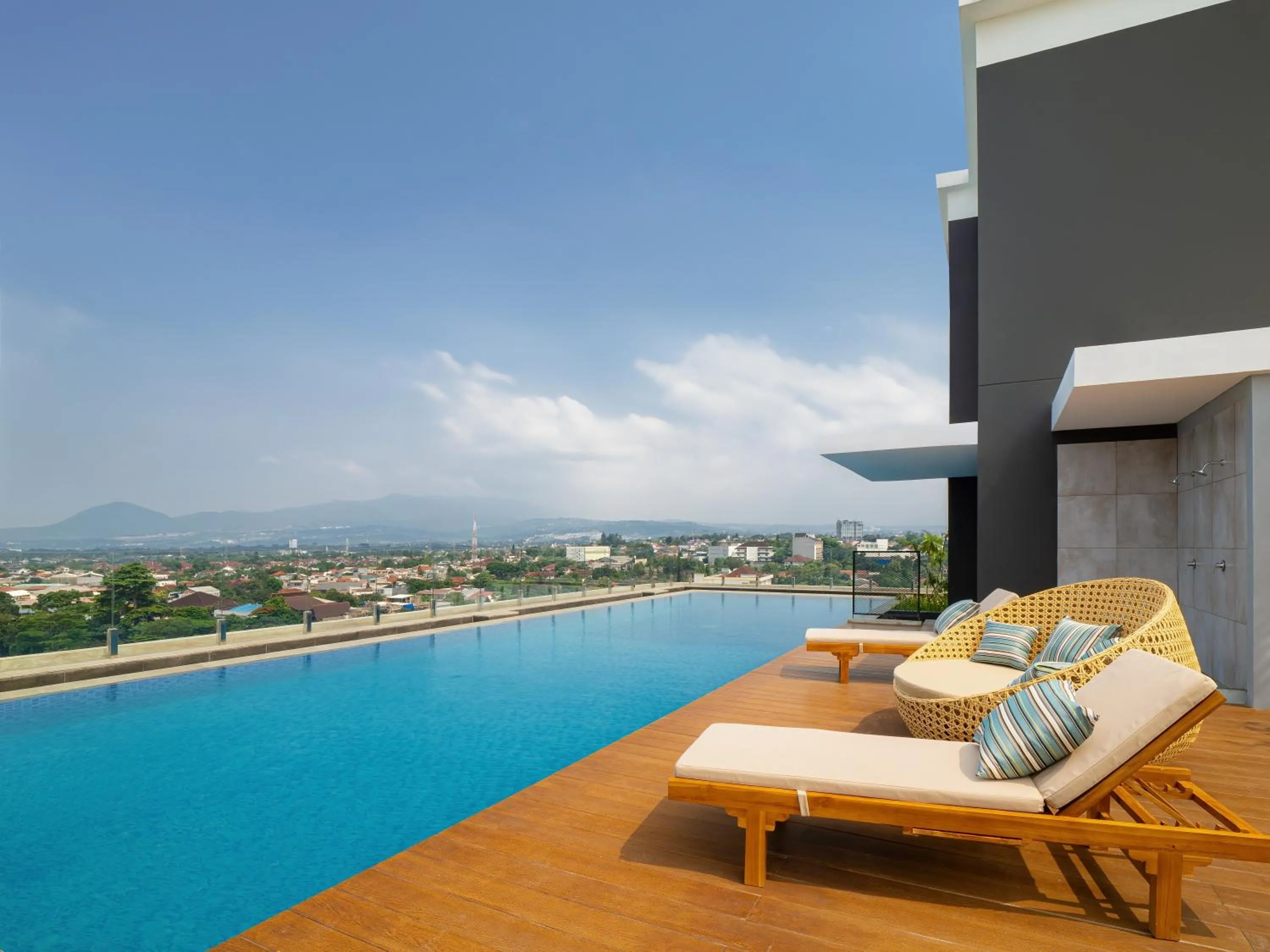 Swimming pool in Luminor Hotel Padjadjaran Bogor by WH