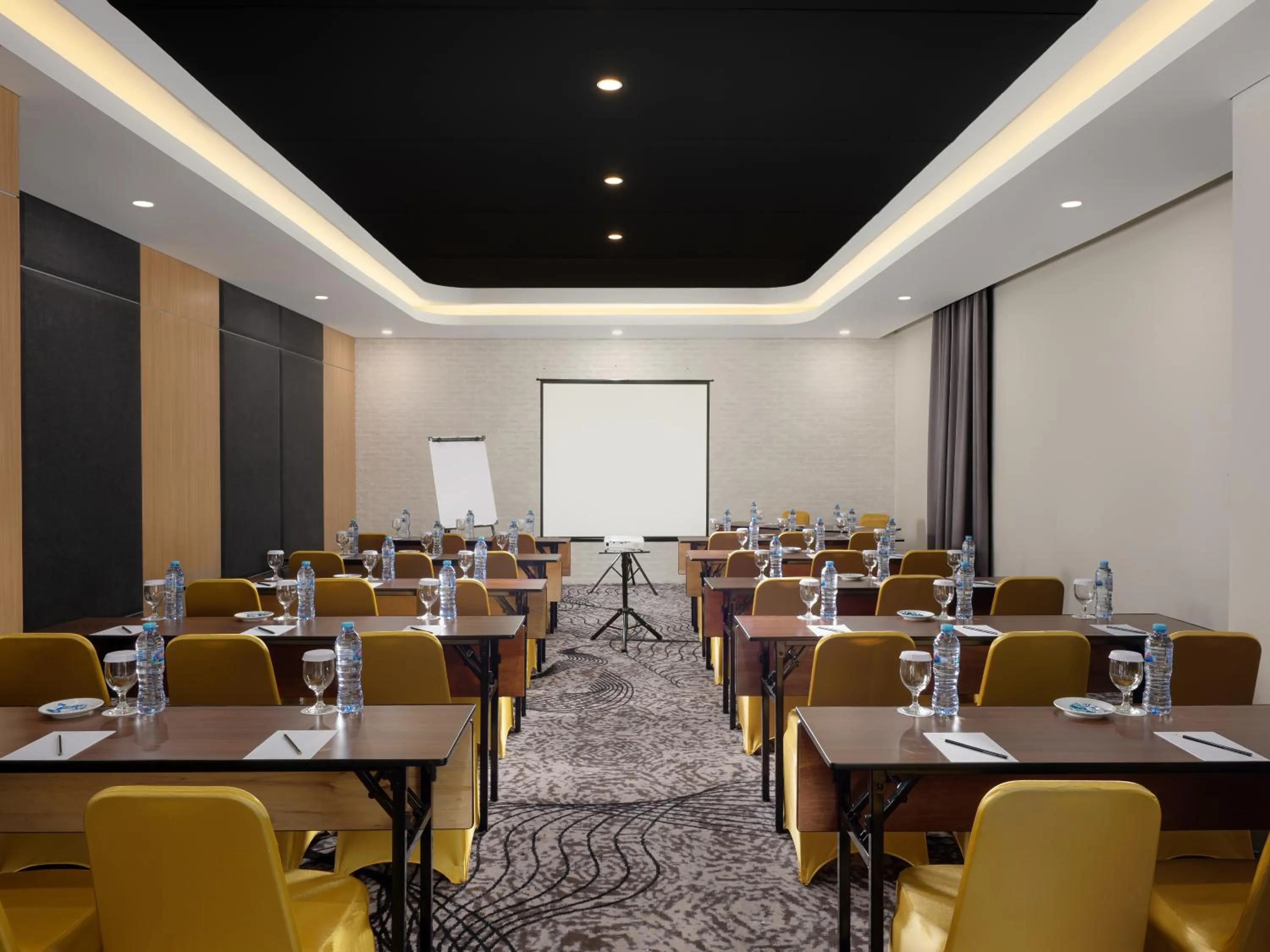 Meeting/conference room in Luminor Hotel Padjadjaran Bogor by WH
