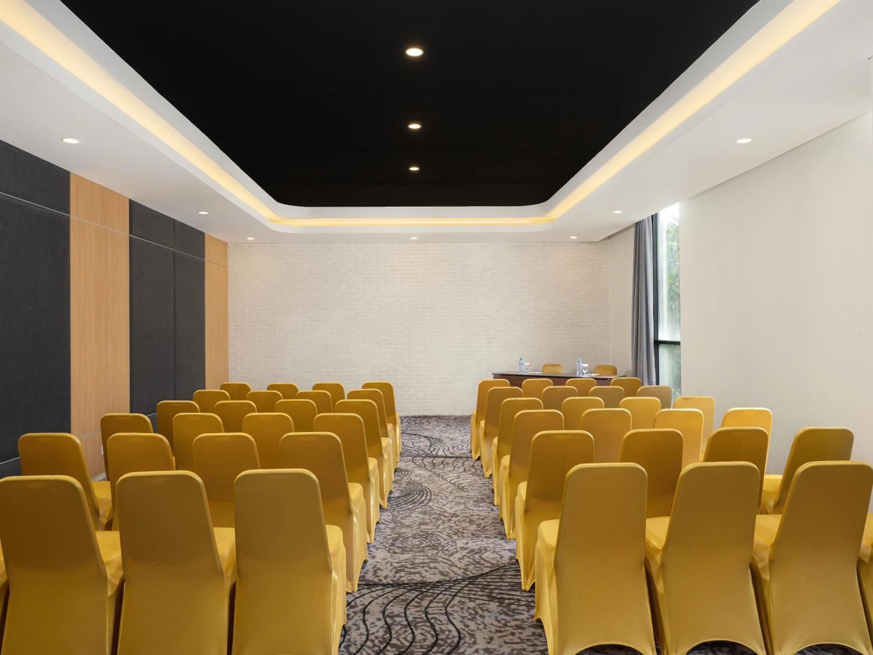 Meeting/conference room in Luminor Hotel Padjadjaran Bogor by WH