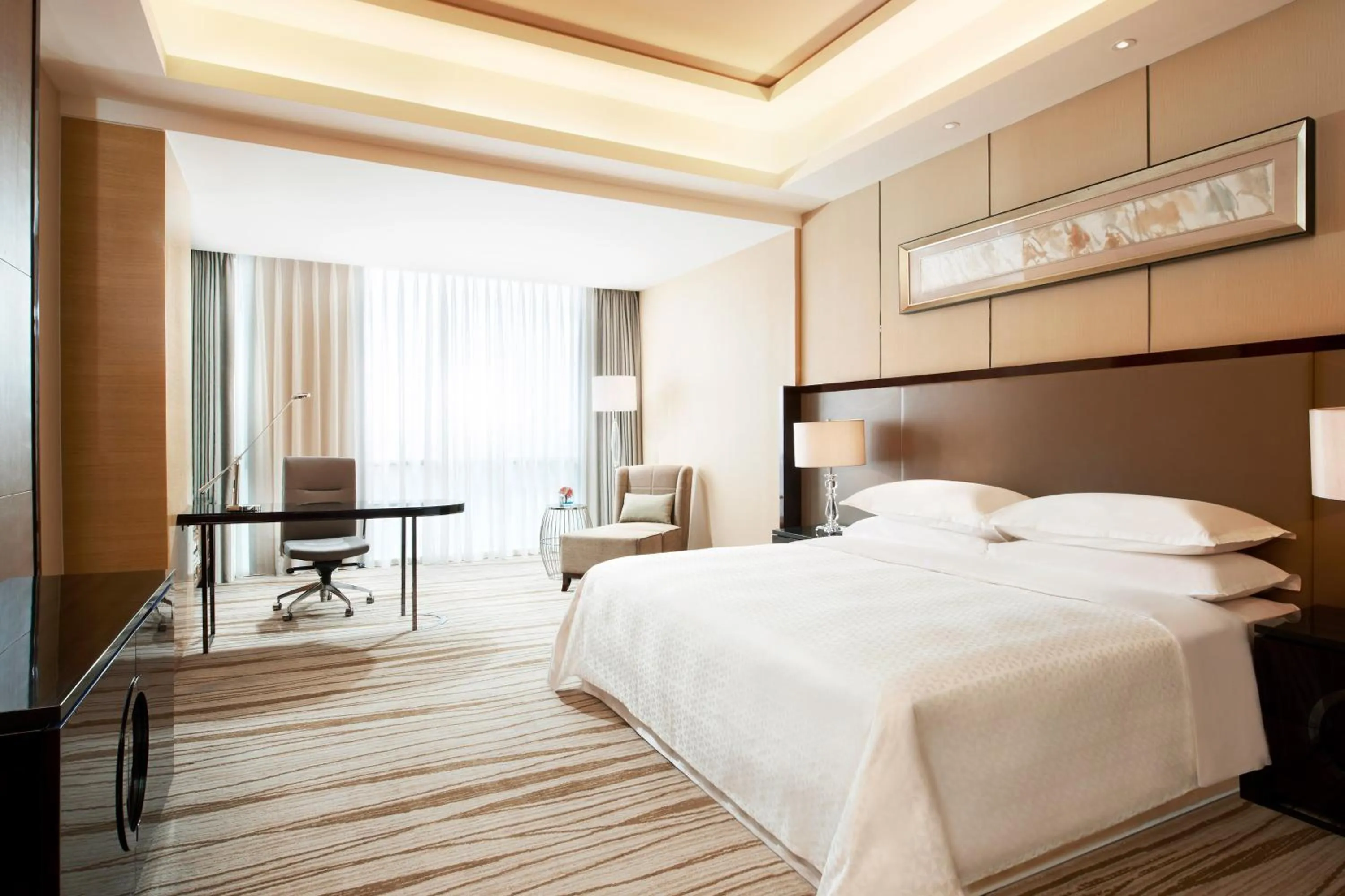 Photo of the whole room, Bed in Four Points by Sheraton Langfang, Gu'an
