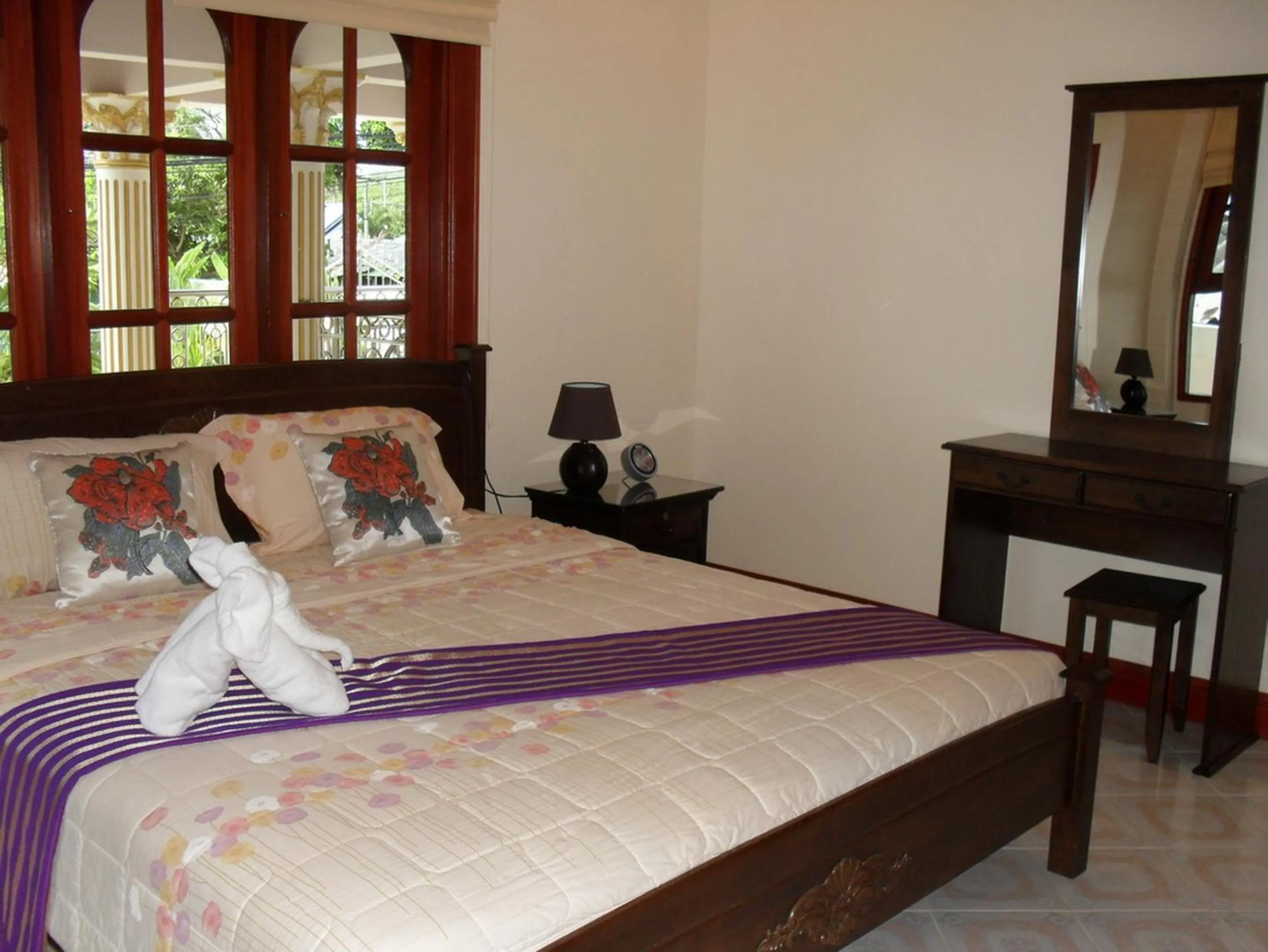 Bed in Majestic Villas Phuket