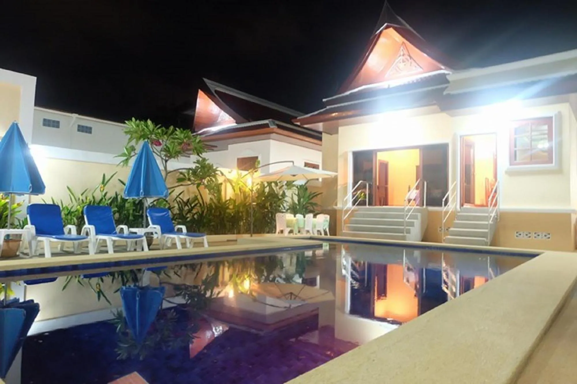 Swimming pool in Majestic Villas Phuket