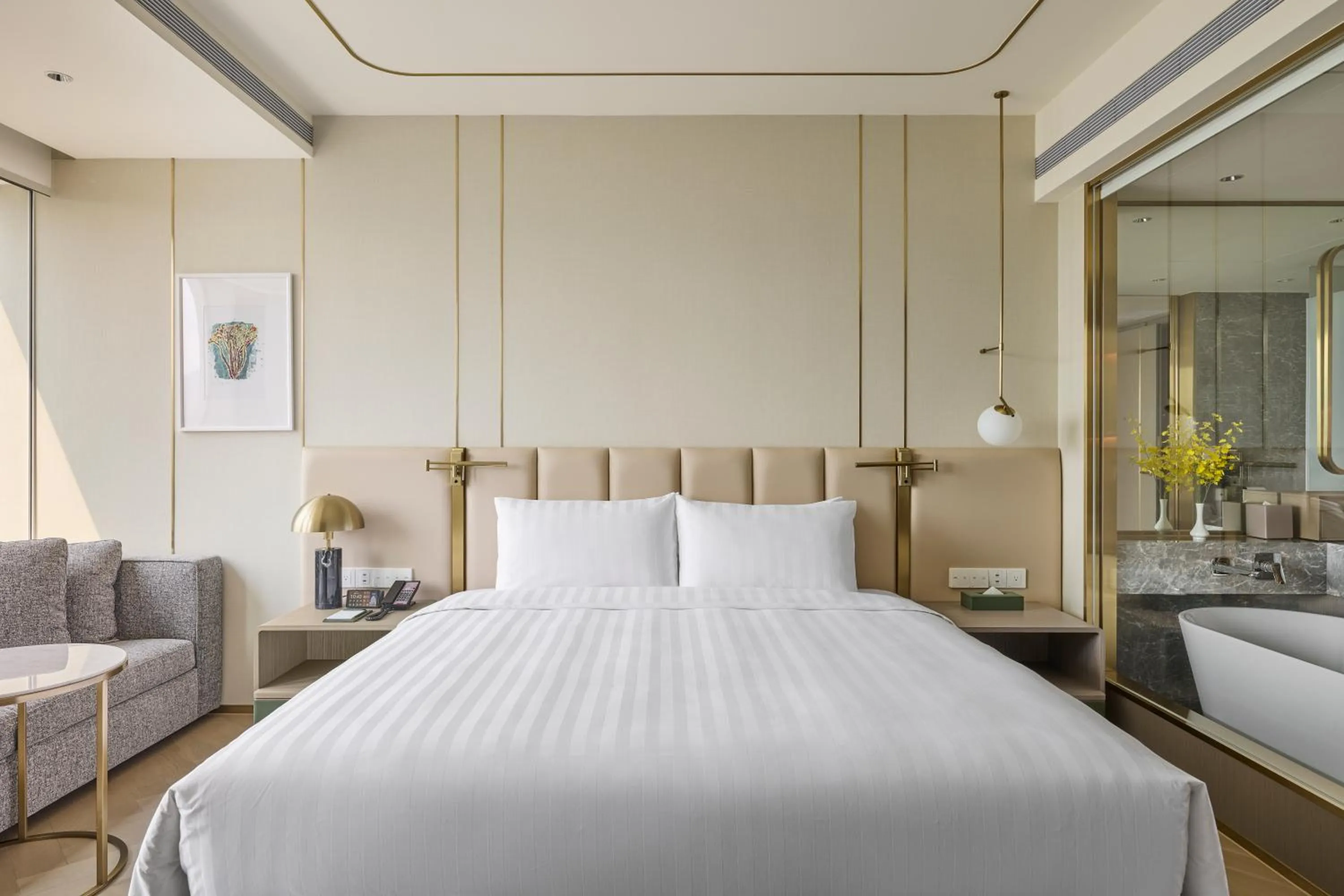 Photo of the whole room, Bed in Grand HiLai Taipei