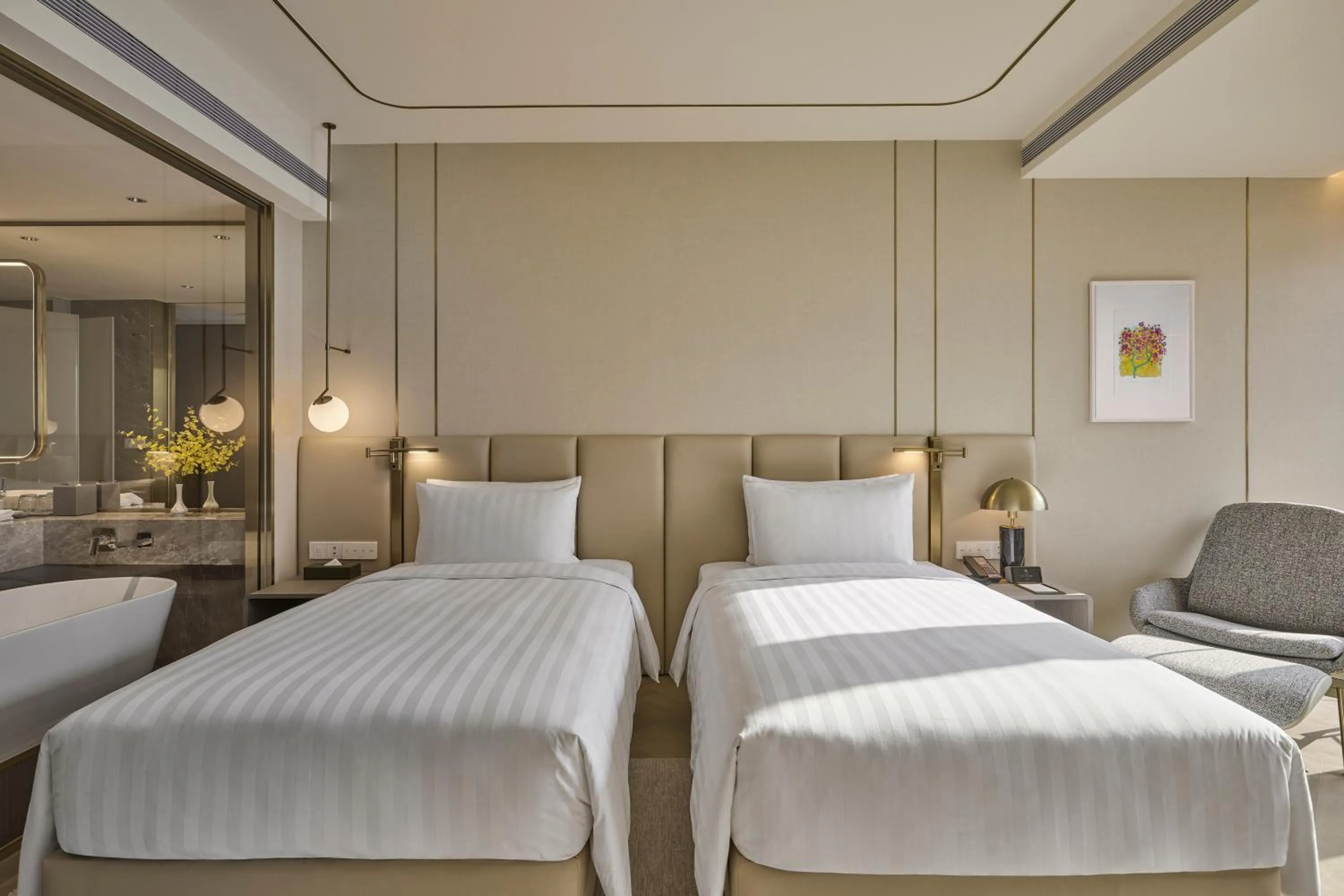 Photo of the whole room, Bed in Grand HiLai Taipei