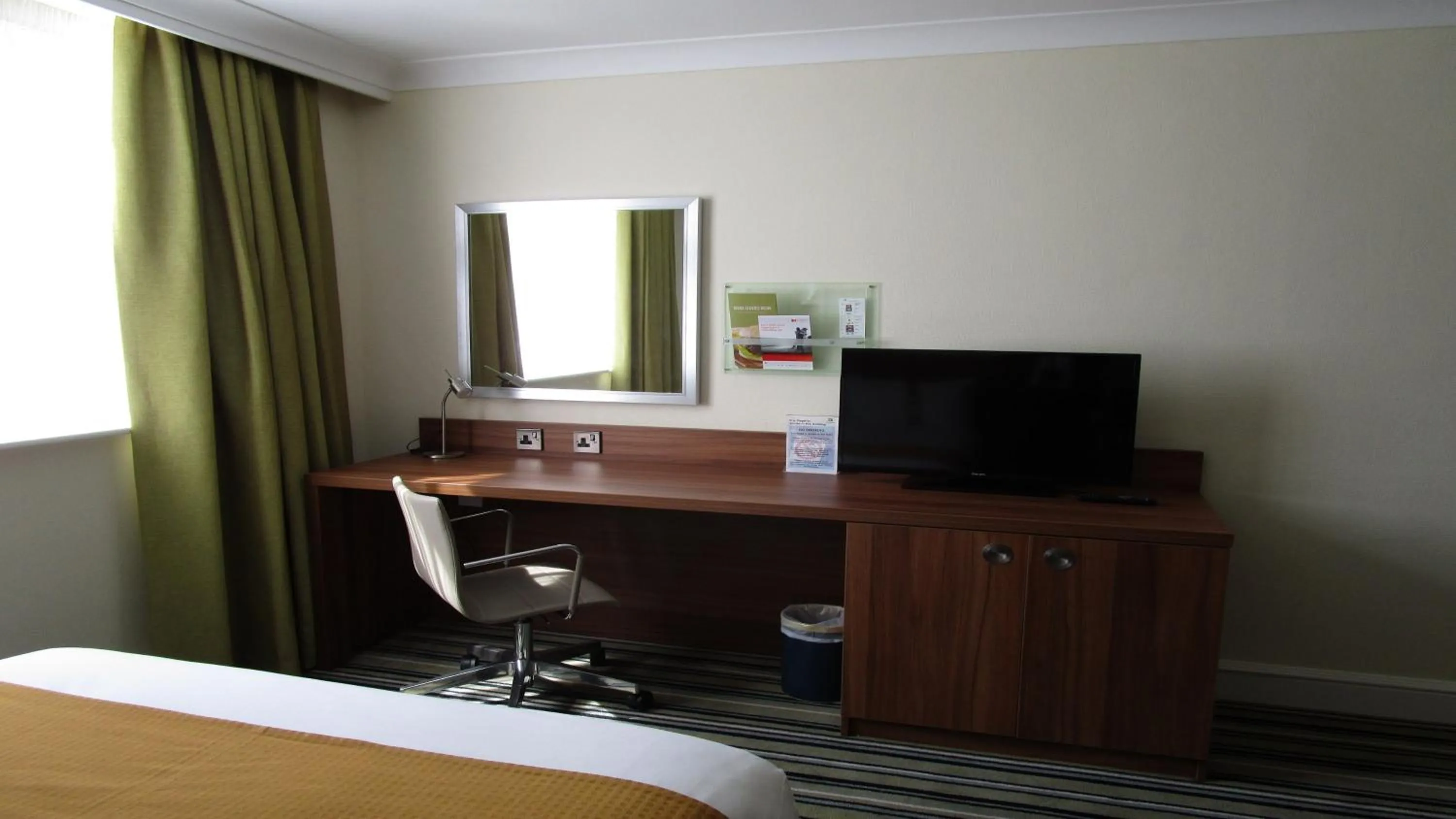 Photo of the whole room, Bed in Holiday Inn Leeds Garforth by IHG