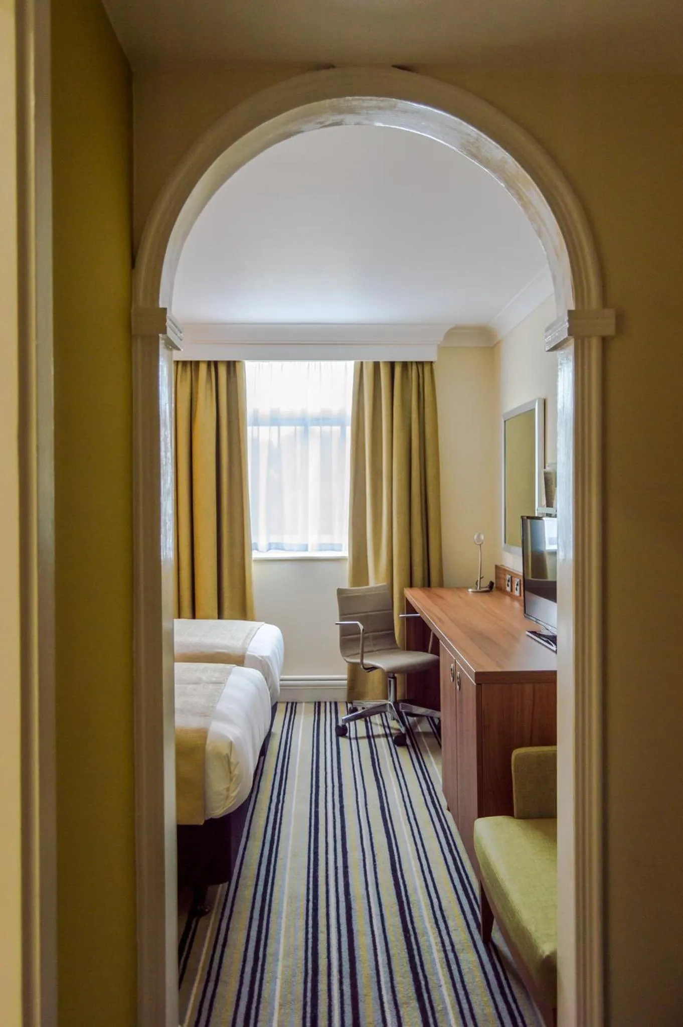 Photo of the whole room, Bed in Holiday Inn Leeds Garforth by IHG