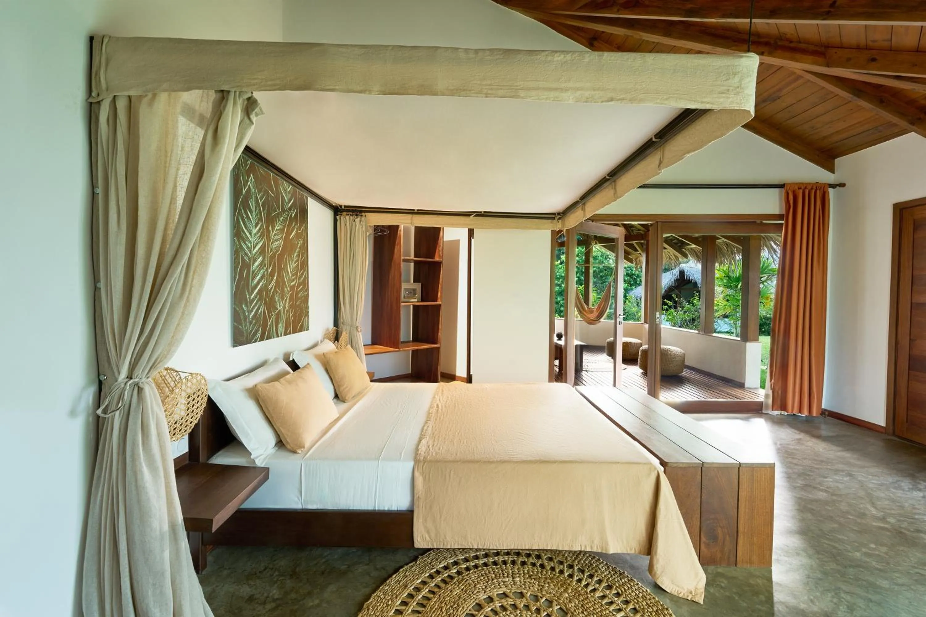 Bedroom, Bed in Loharano Lodge