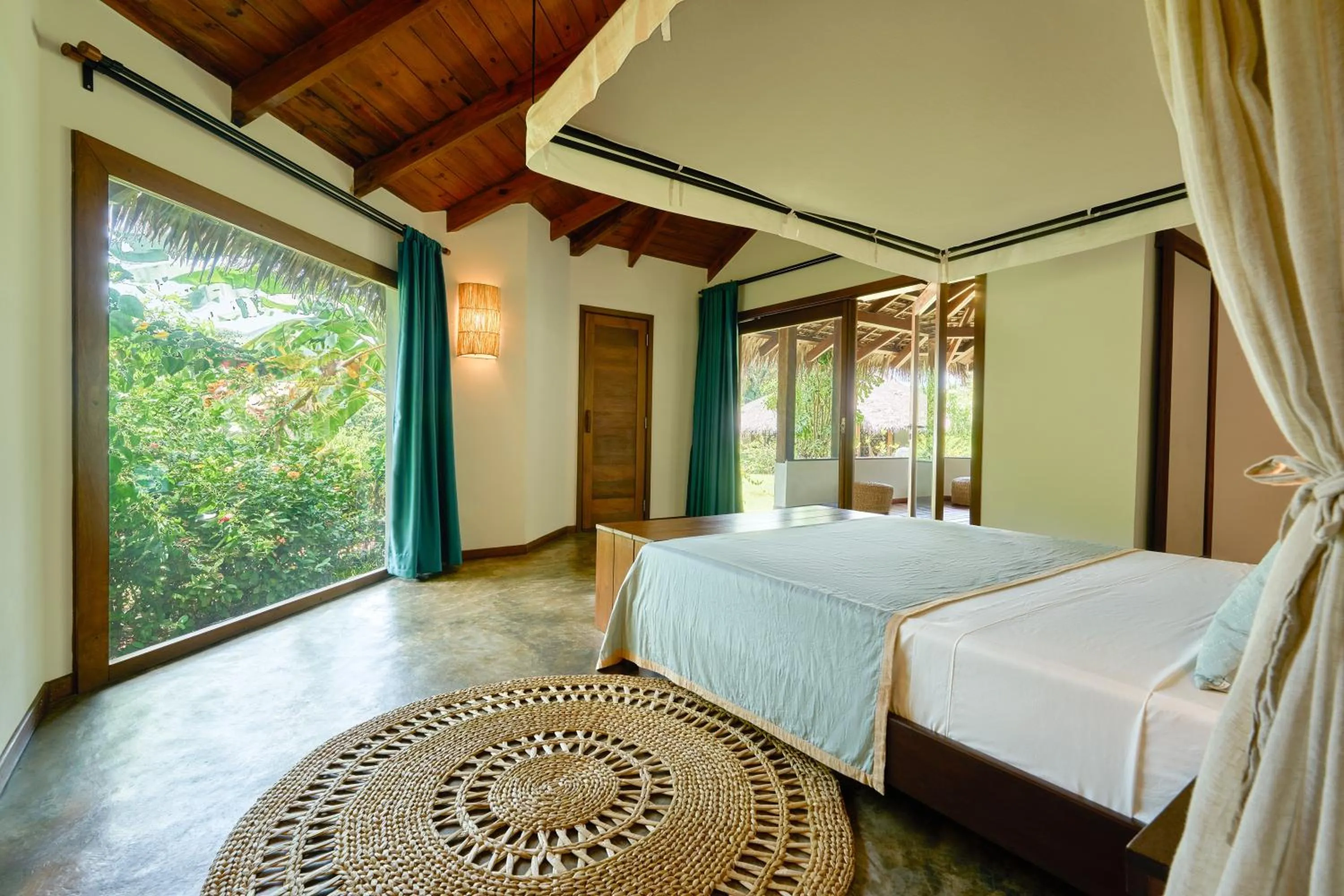 Bedroom, Bed in Loharano Lodge