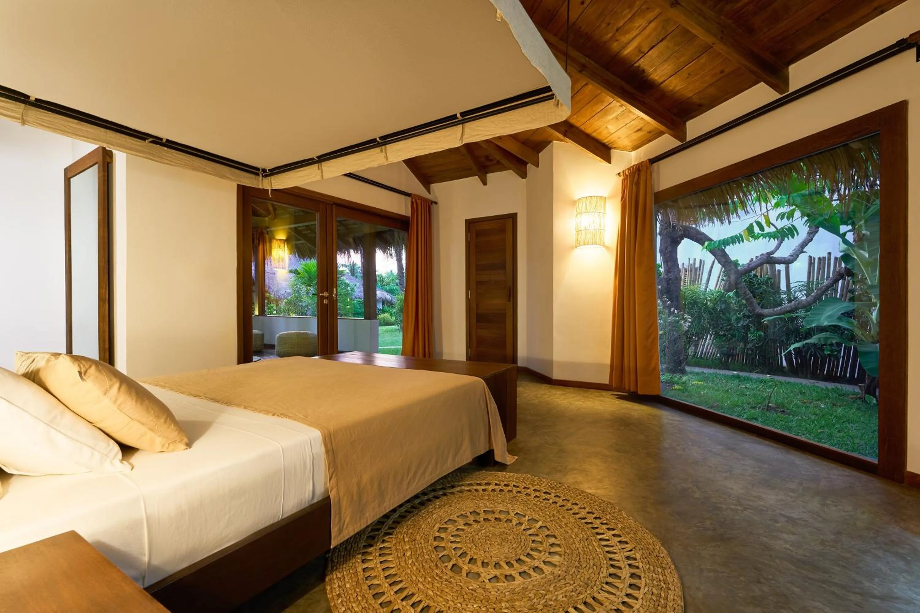 Bedroom, Bed in Loharano Lodge