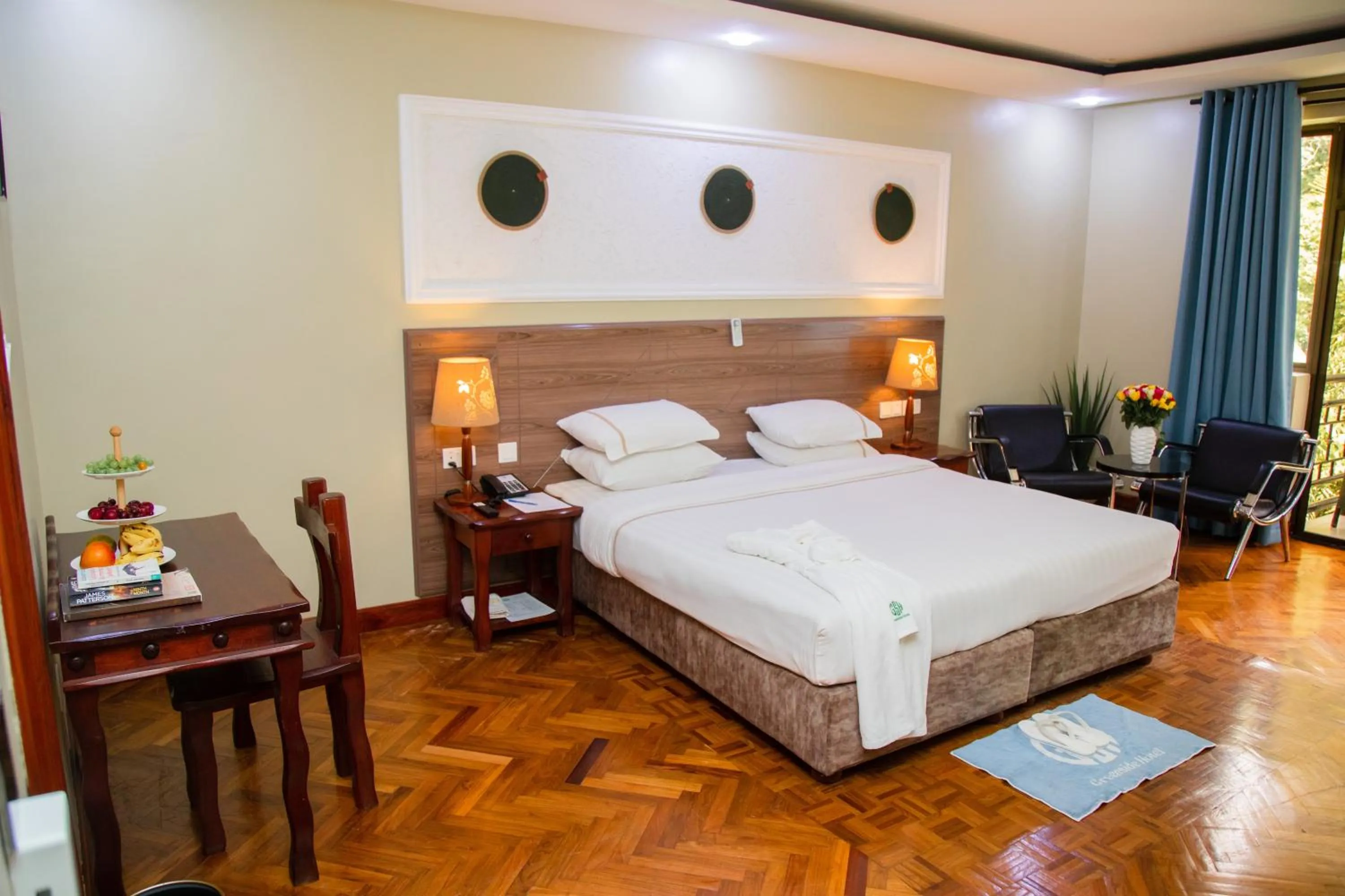 Bedroom, Bed in Greenside Hotel