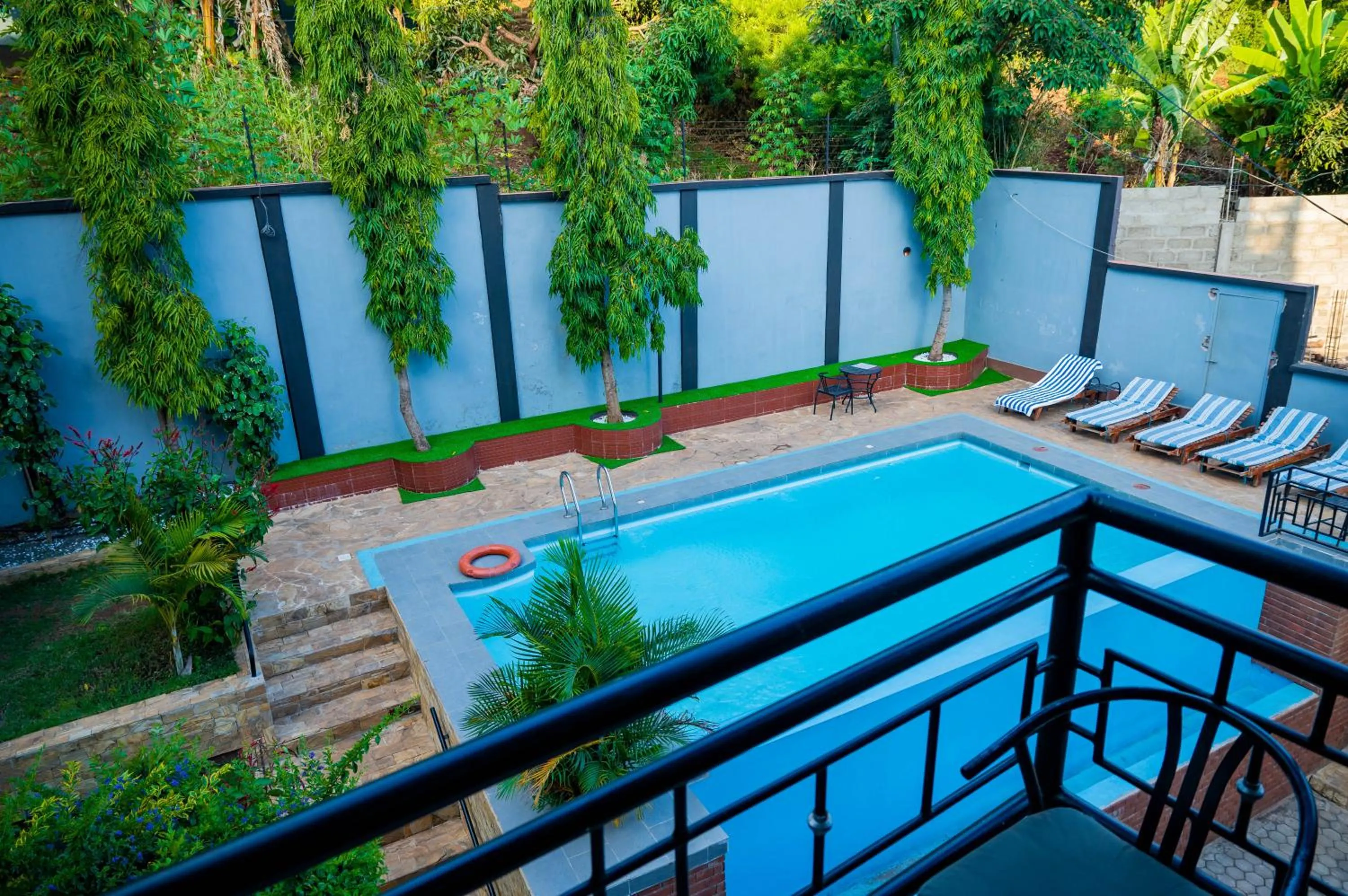 Swimming pool in Greenside Hotel