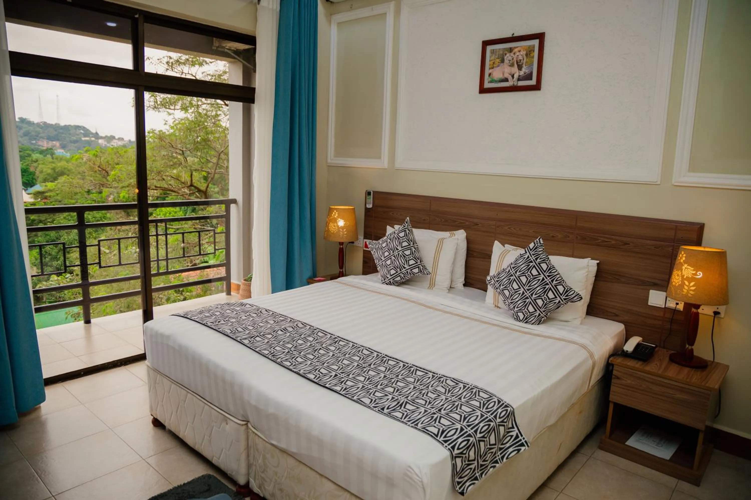 City view, Bed in Greenside Hotel