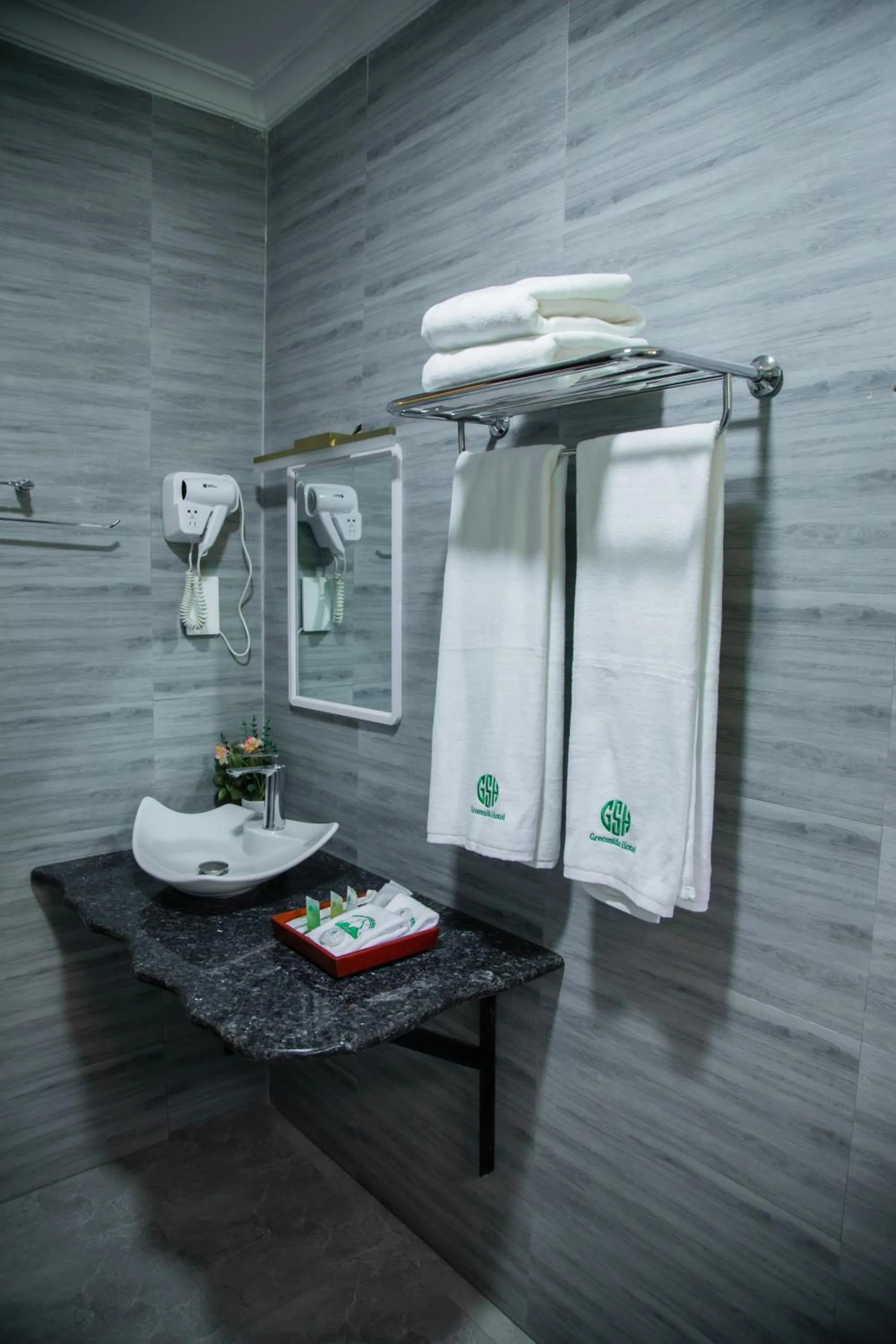 towels in Greenside Hotel