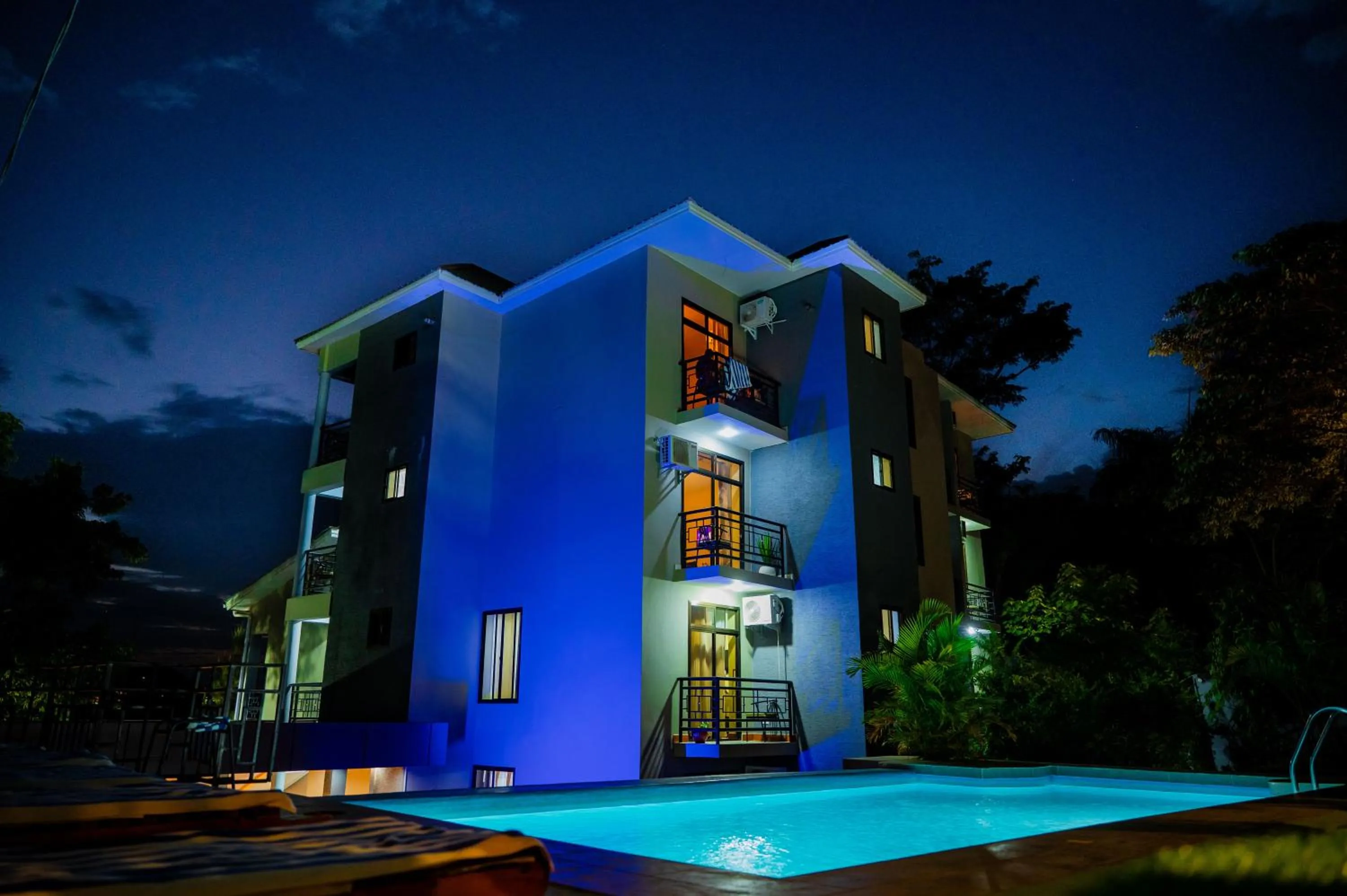 Swimming pool in Greenside Hotel