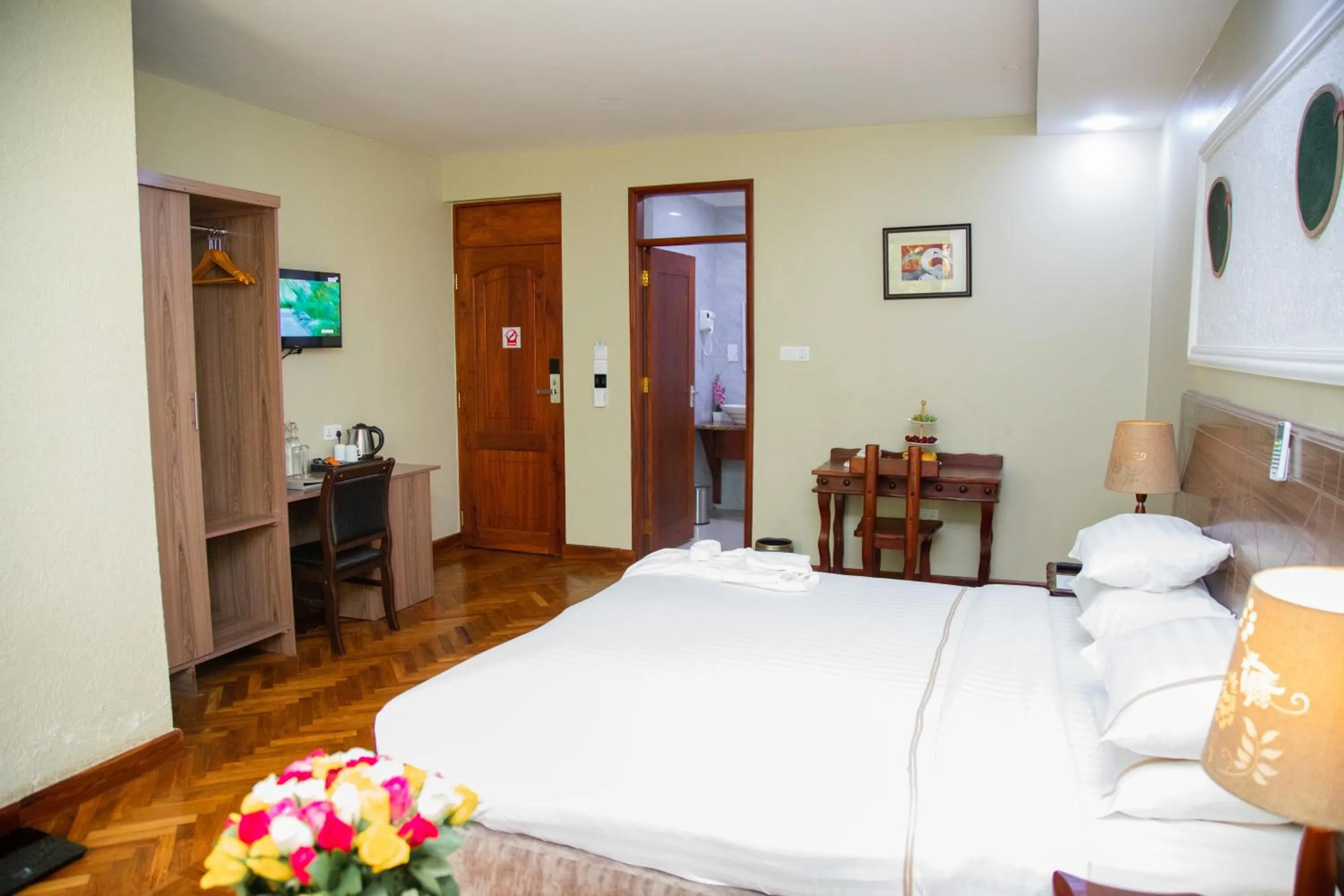 Bedroom, Bed in Greenside Hotel